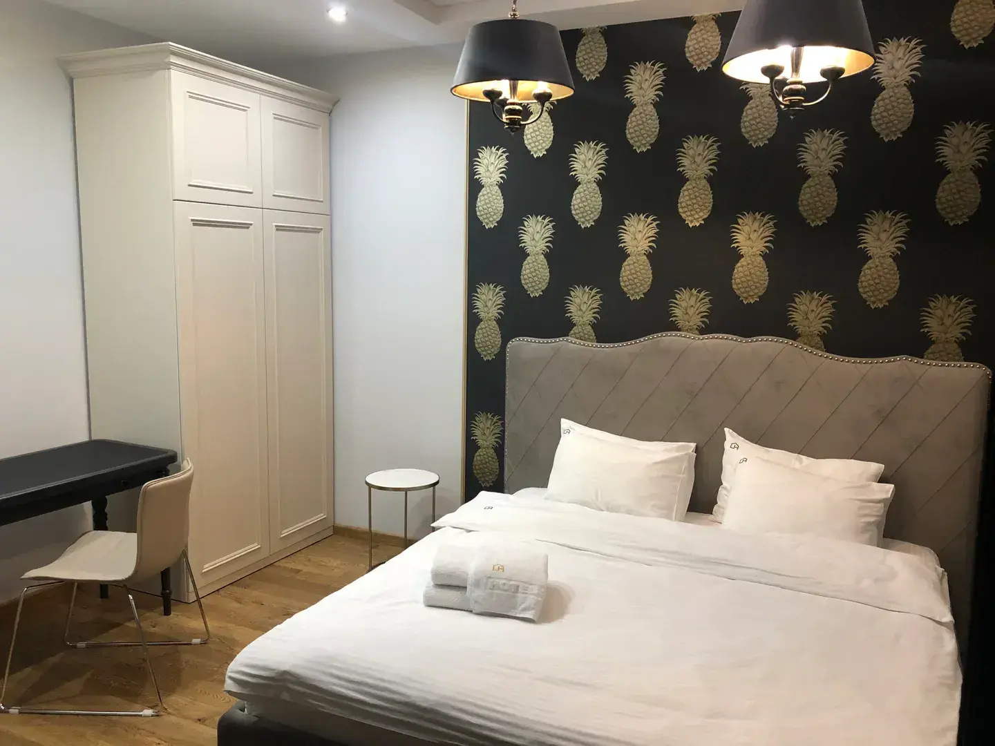Апартаменты 4-комнатные HomeApart Сторожовская, 6