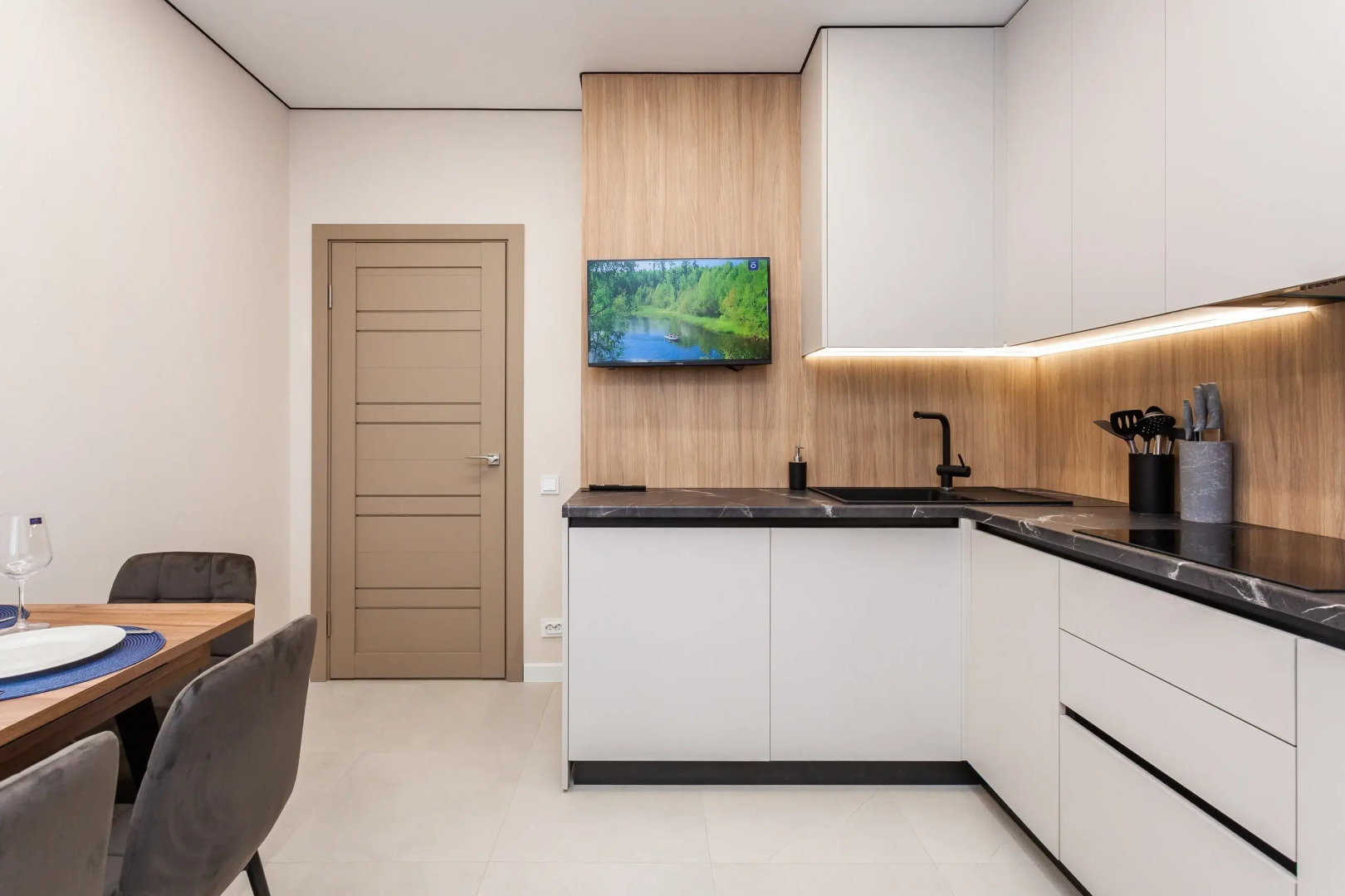 Апартаменты рядом с Парком Галицкого на улице имени Жлобы 139