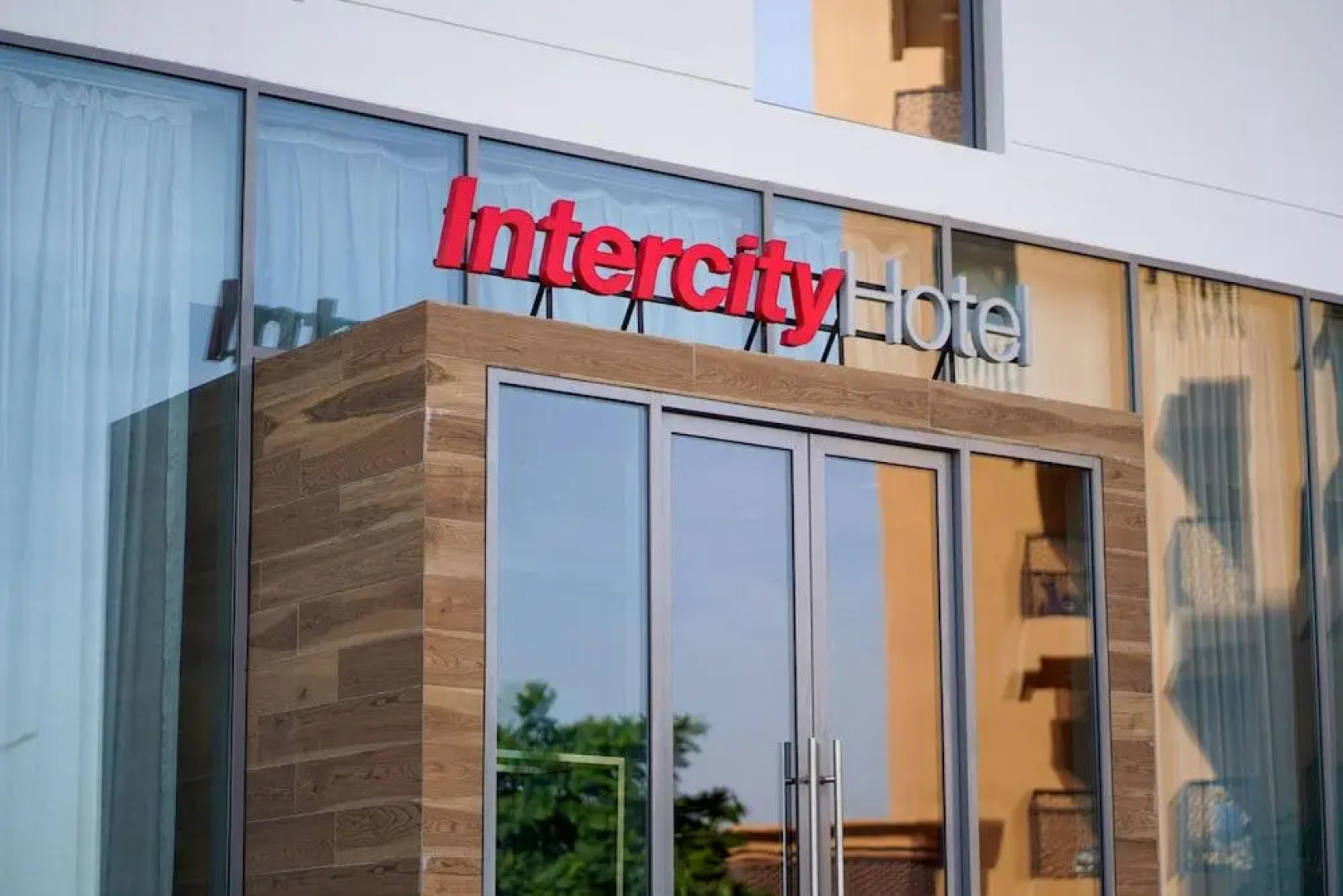 Отель IntercityHotel Dubai Jaddaf Waterfront