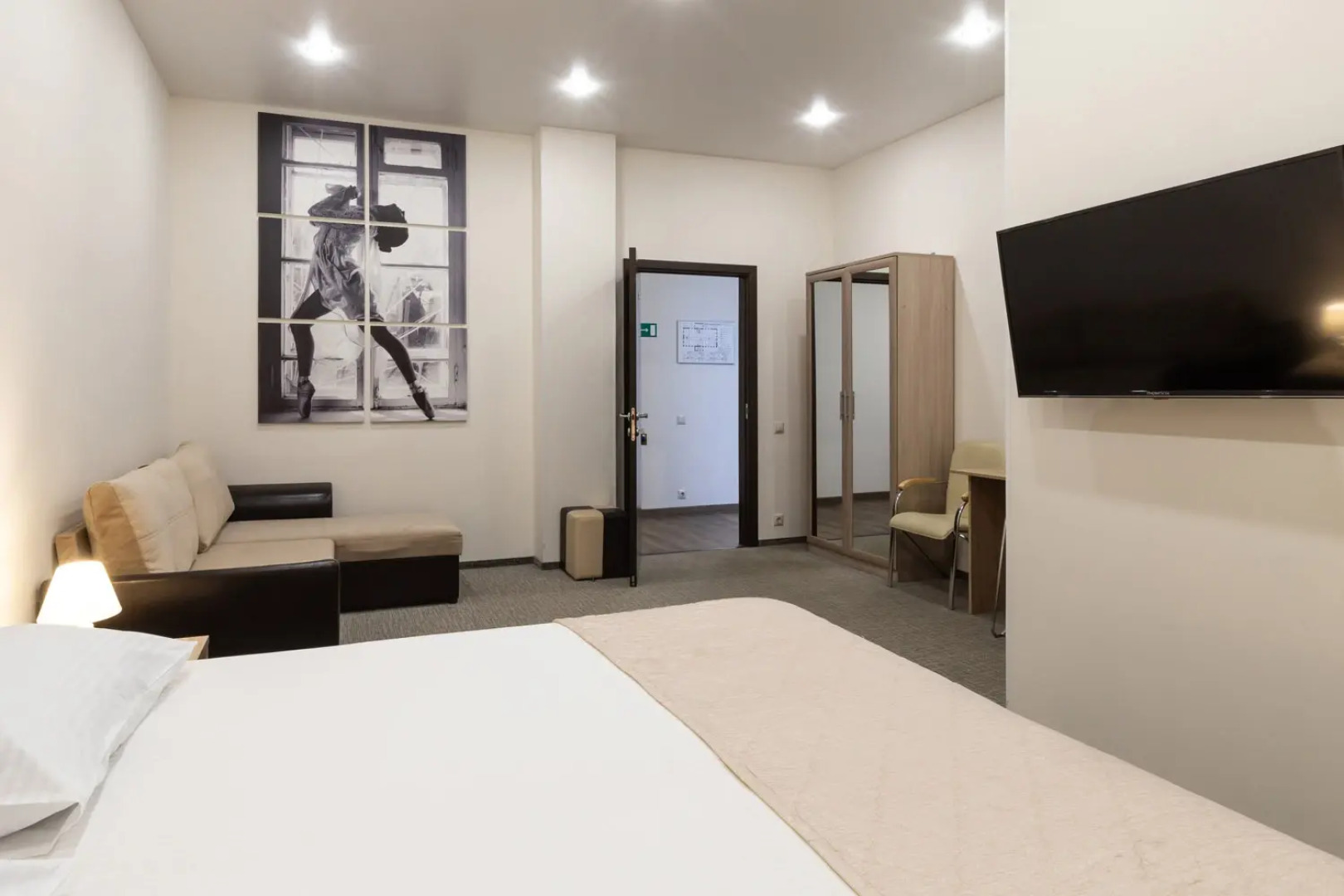 Отель Артхофф