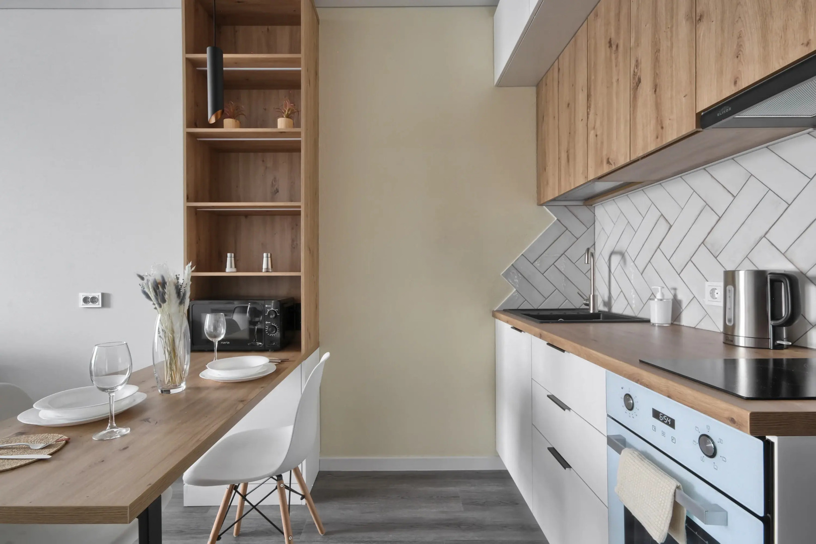 Апартаменты MyHomeYourHome на Дальневосточном проспект 19 к1