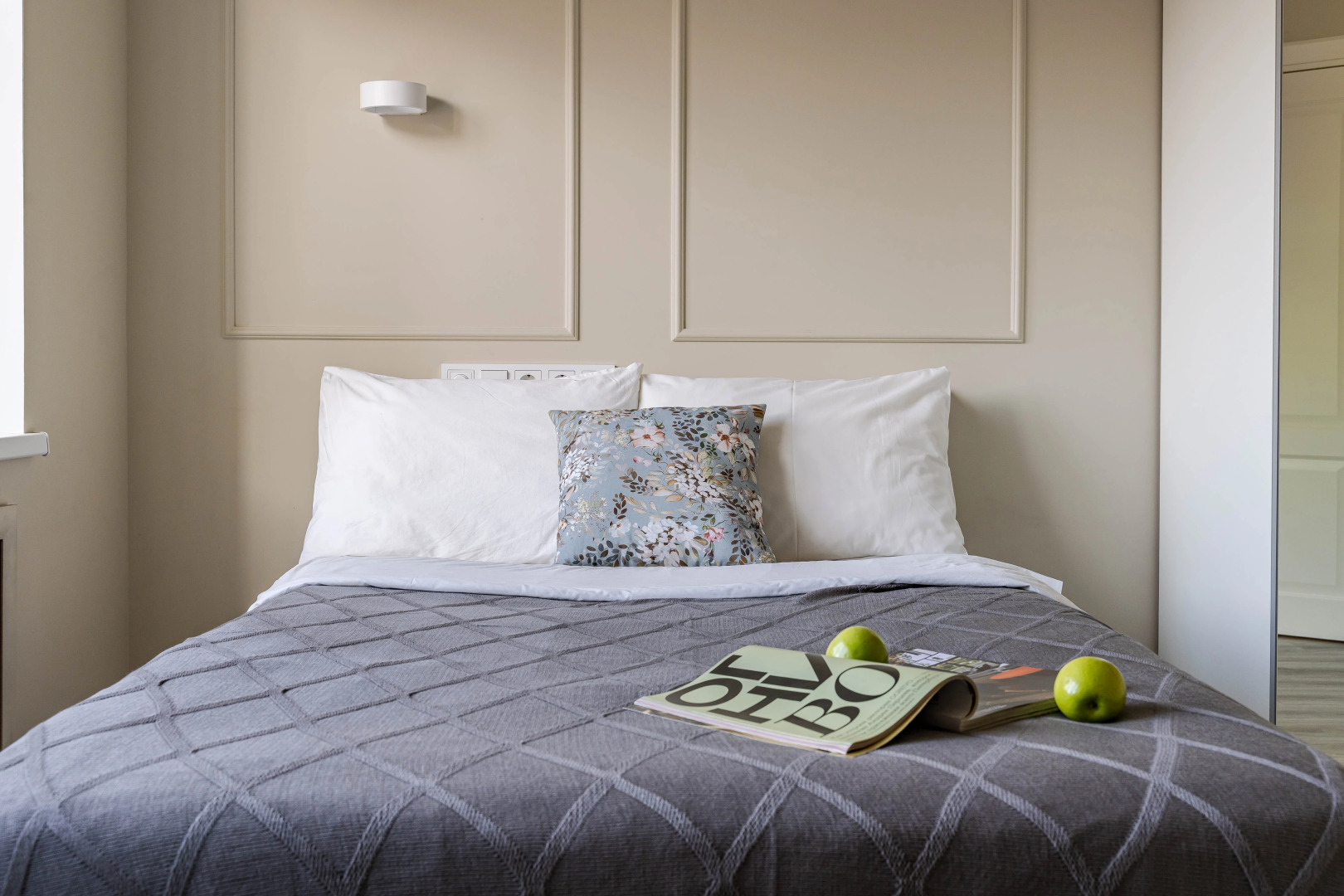 Апартаменты Четырехкомнатные YOUR APART с видом на домик Петра 1 и Неву