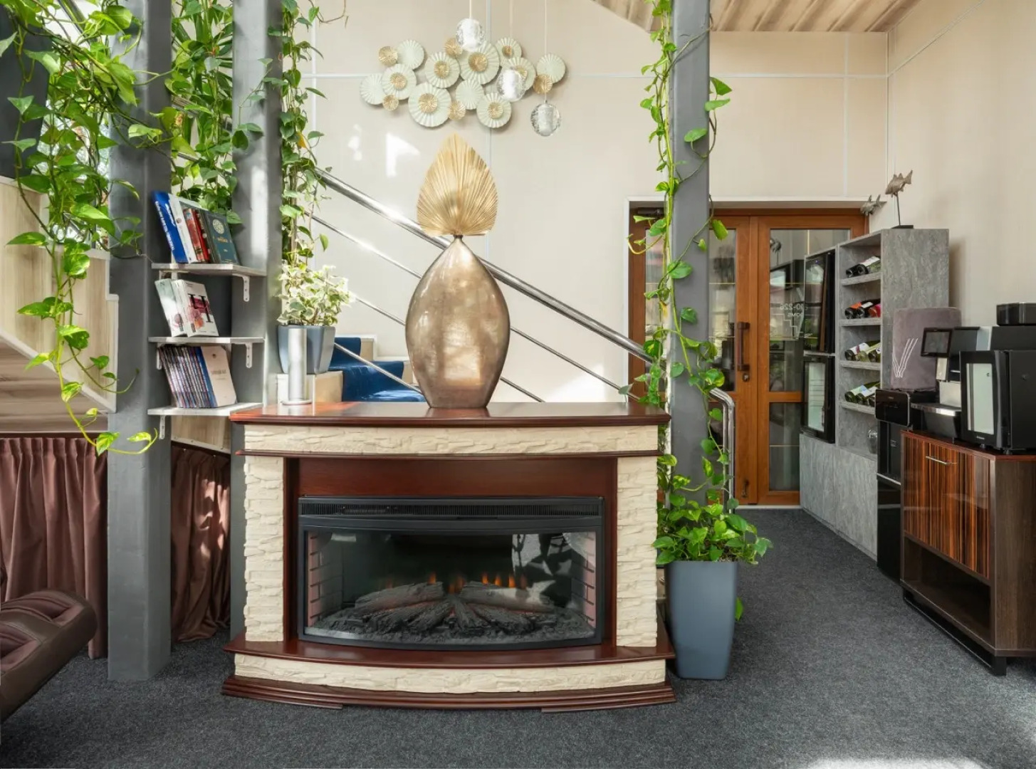 Отель V Hotel&Rooftop Lounge