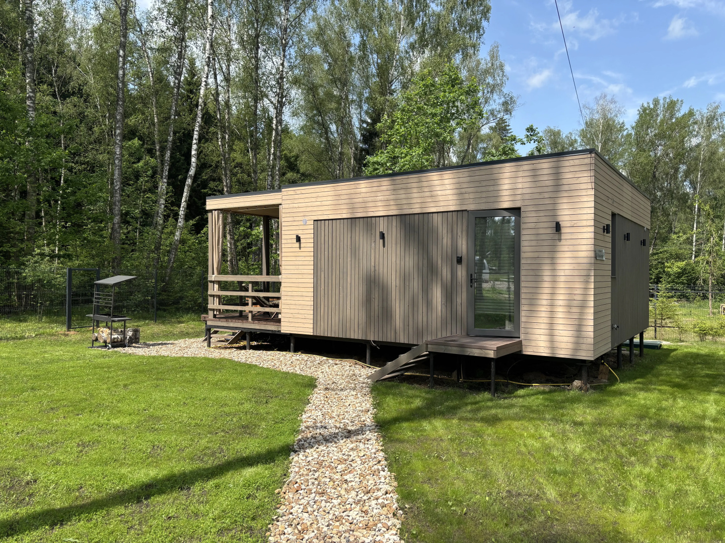 Частный дом с камином и потрясающим видом на лес