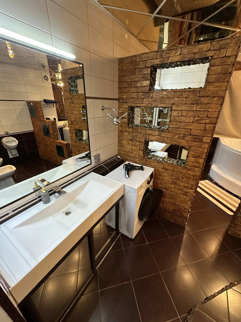 Квартира Уютная Пятикомнатная В Центре На Улице Комсомольская