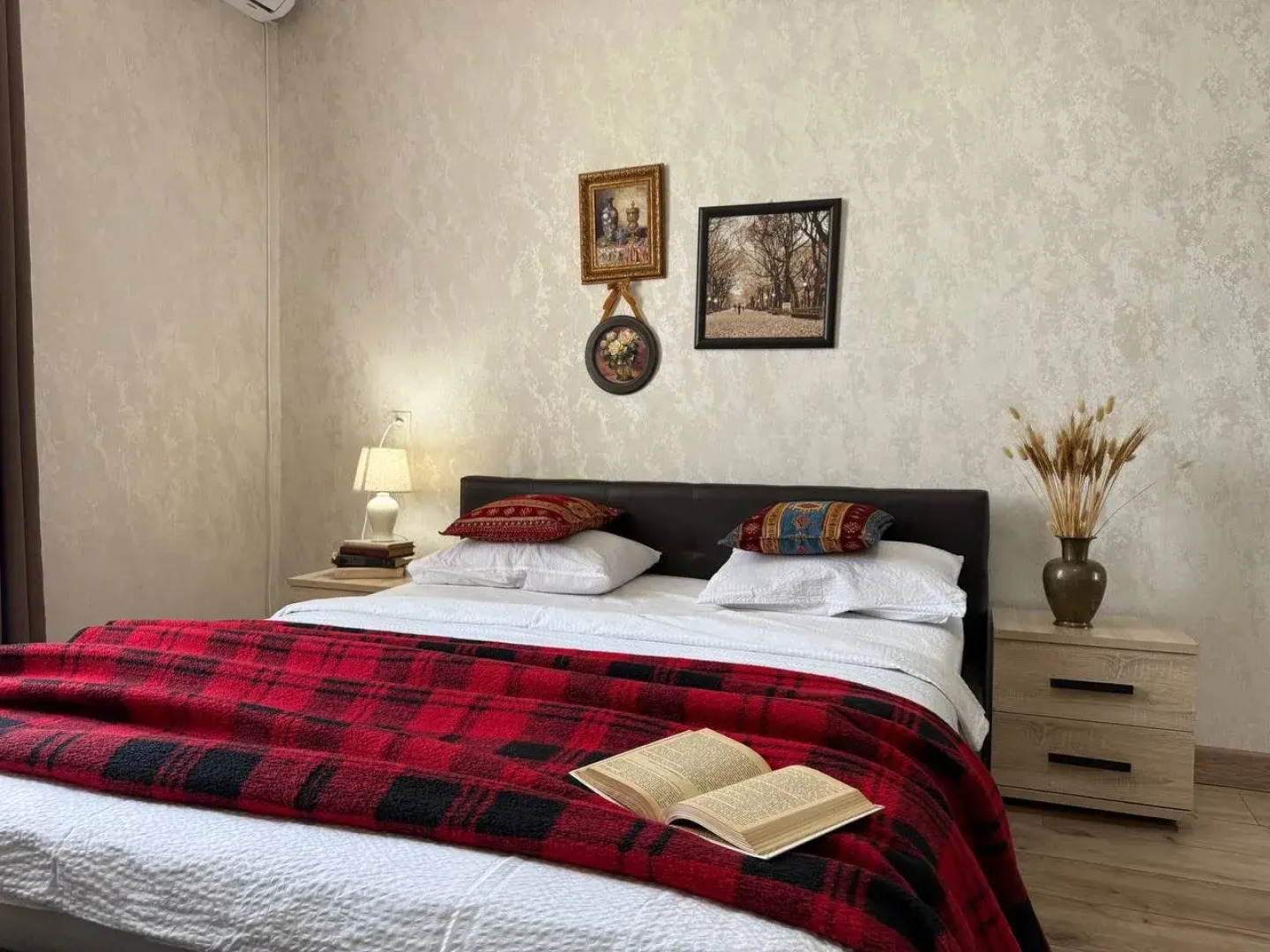 Апартаменты Сталинка на Первой Линии