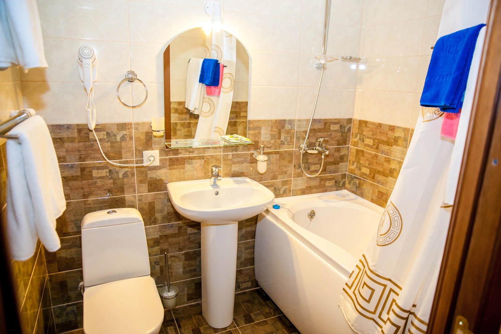 Отель Корона