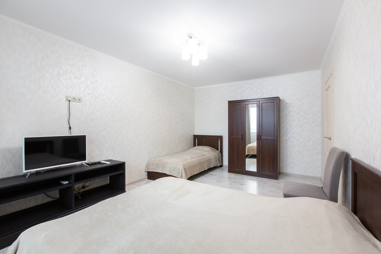 1b  Krasnogrskij 46 Apartments