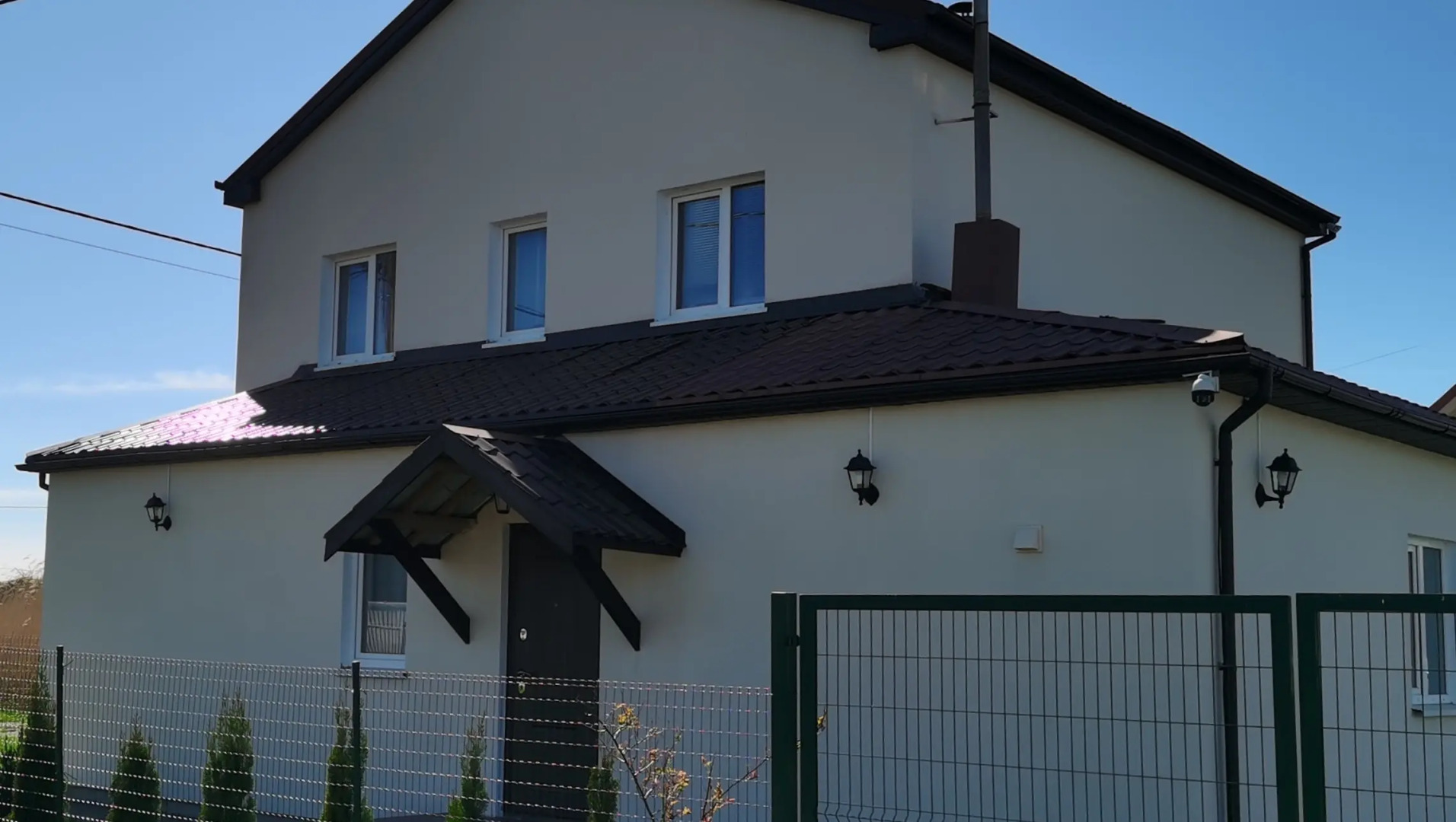 Частный дом на берегу моря с бассейном