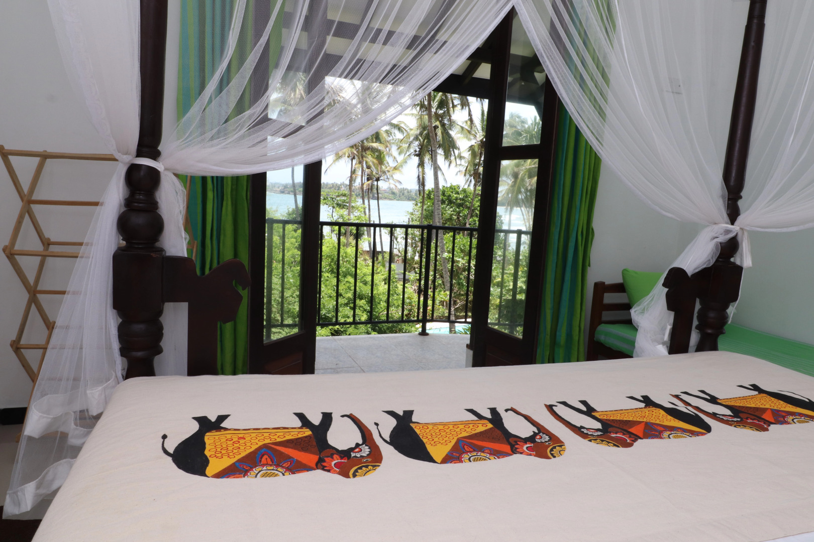 Отель Yoho Aura