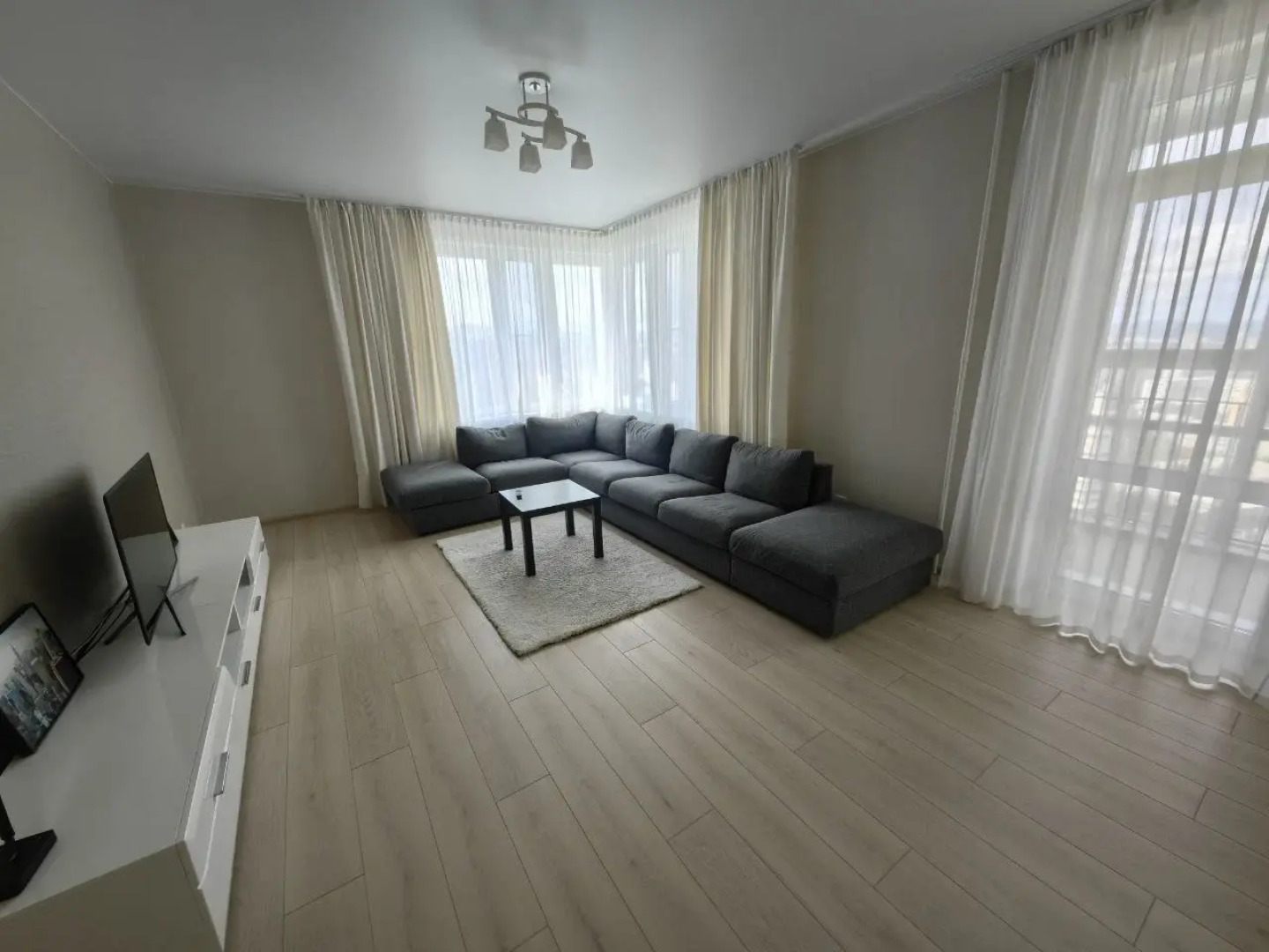 Квартира Krasroom с 3 комнатами в ЖК Параллели