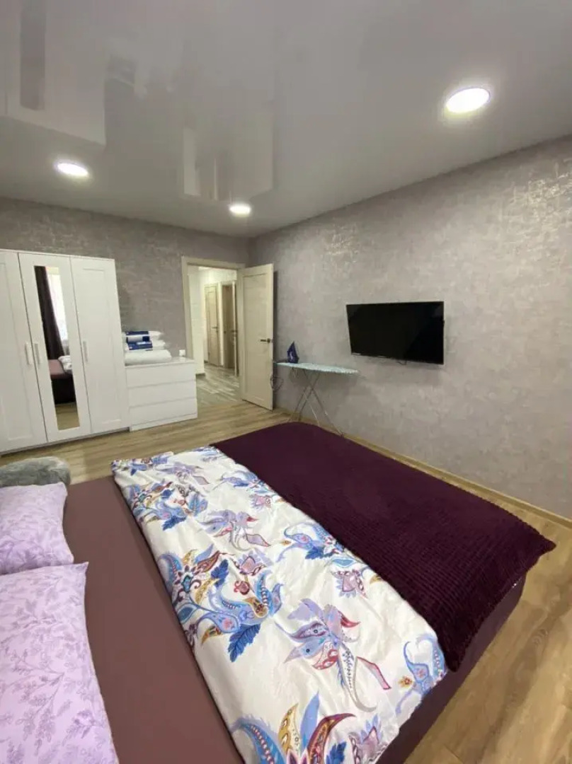 Квартира четырехкомнатная на Цюрупы, 84