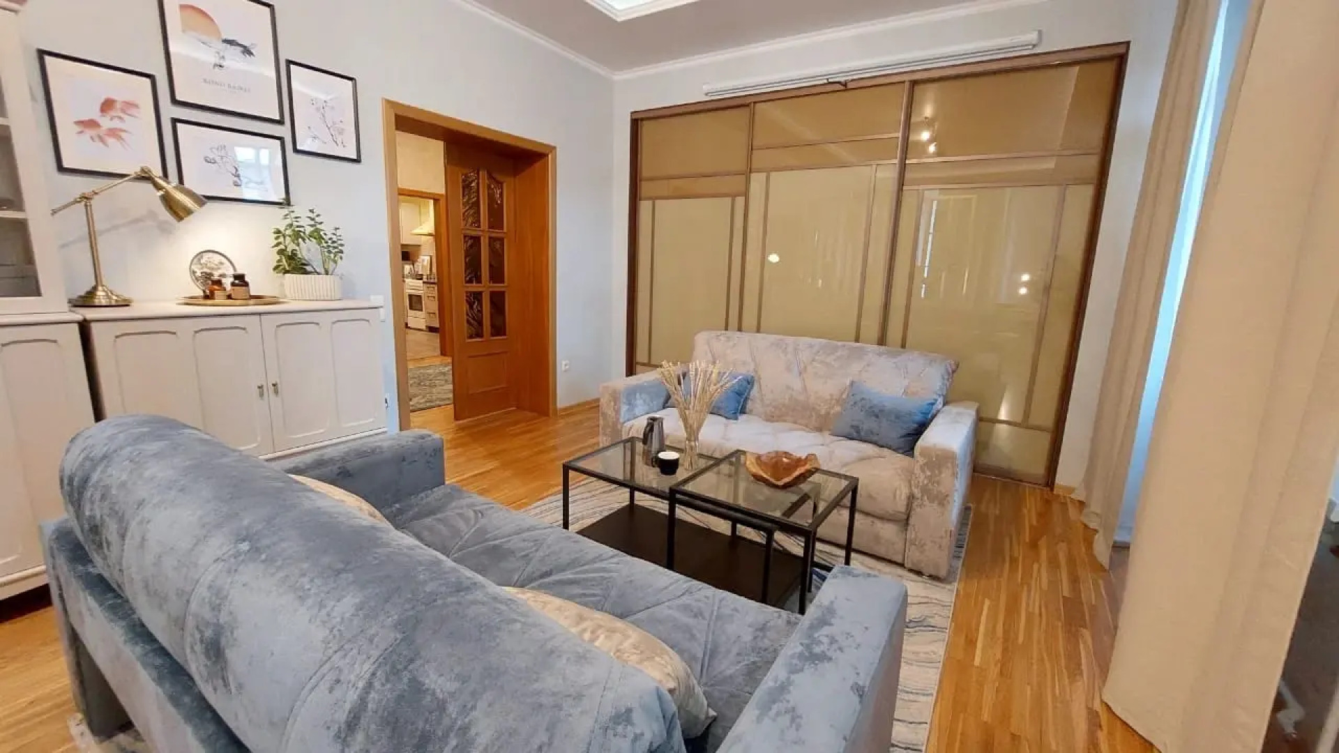 Семейные апартаменты в центре рядом с метро и набережной озера Кабан