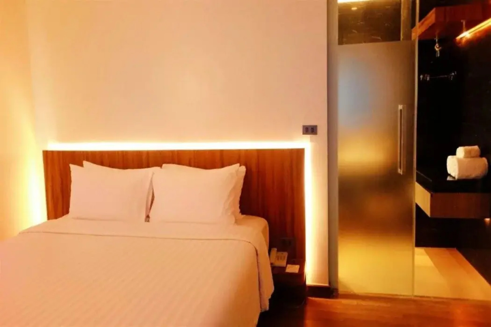 Отель Sacha's Hotel Uno