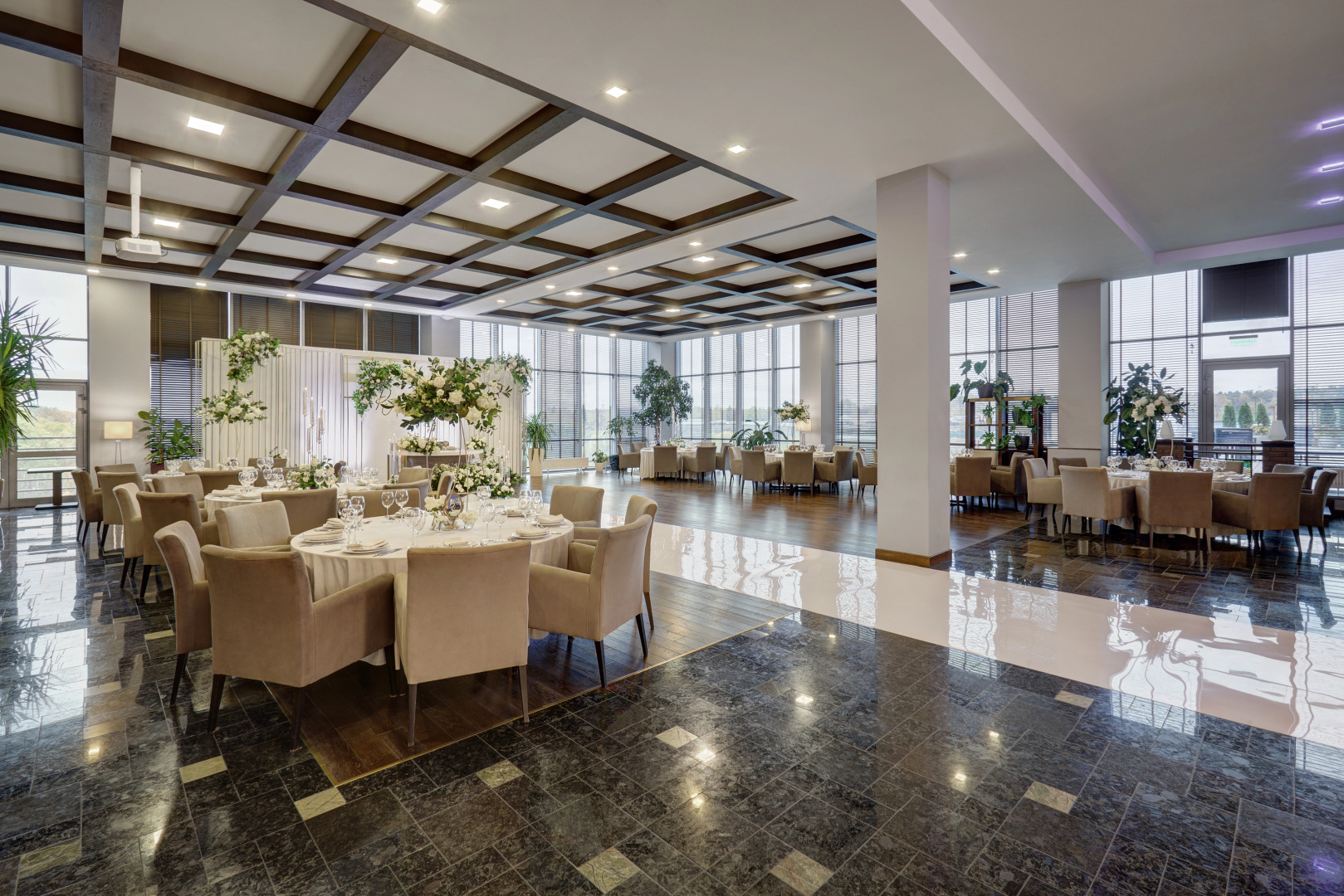 Отель Астро Плаза