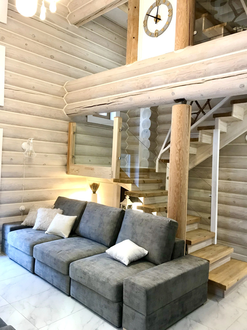 Шале на Скале с Видом на Озеро