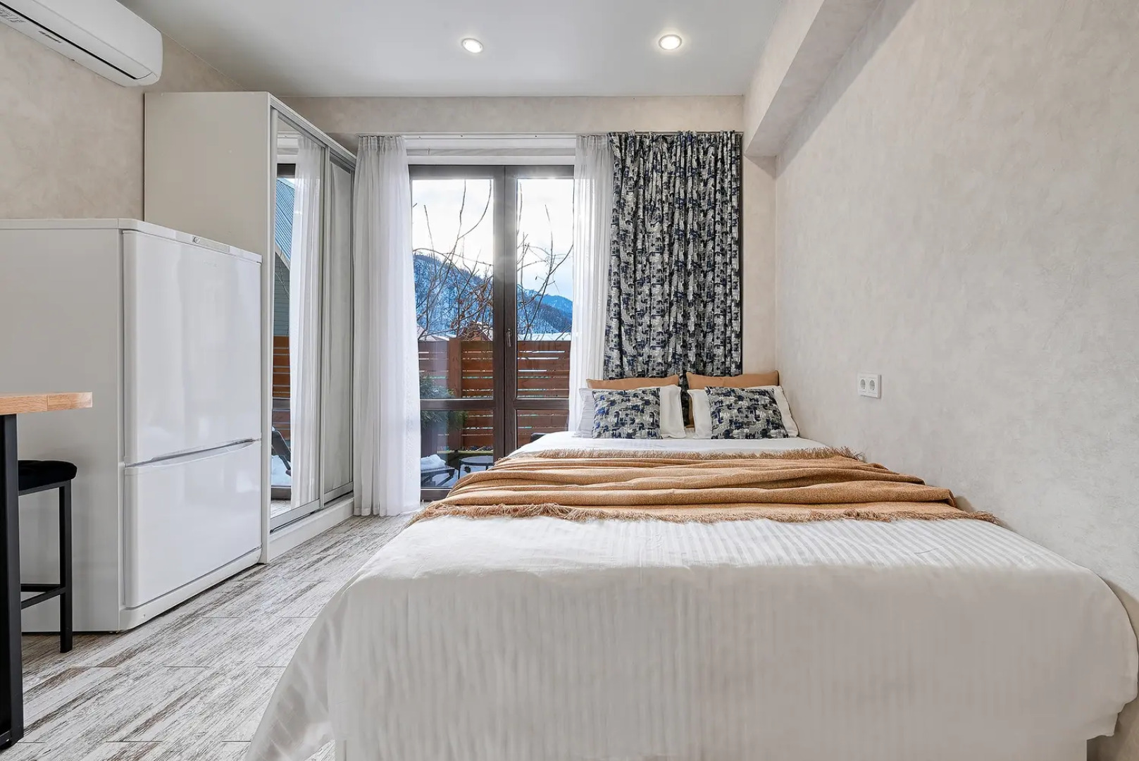 Квартира студия с террасой и видом на горы Я на море