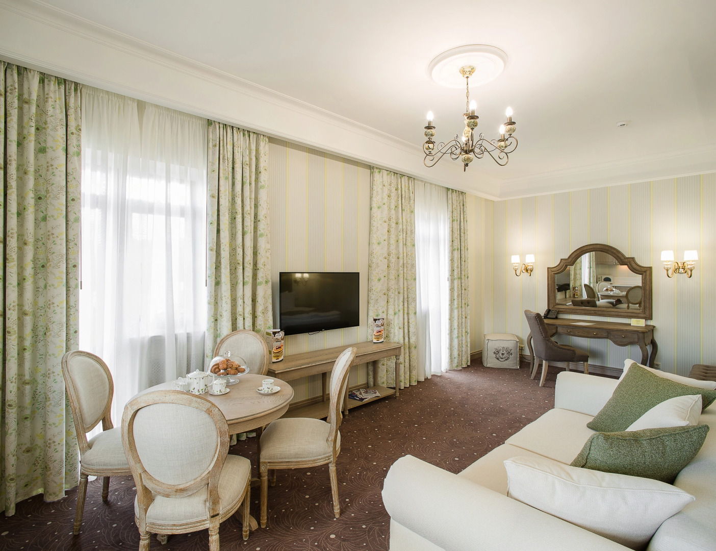 Отель Левада