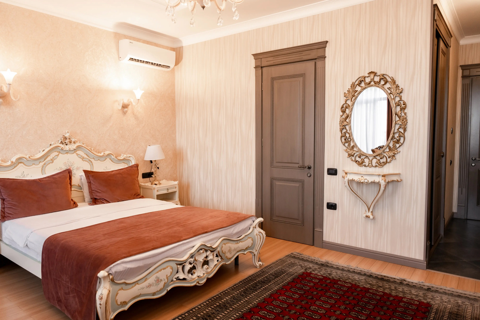 Отель West Inn Palace