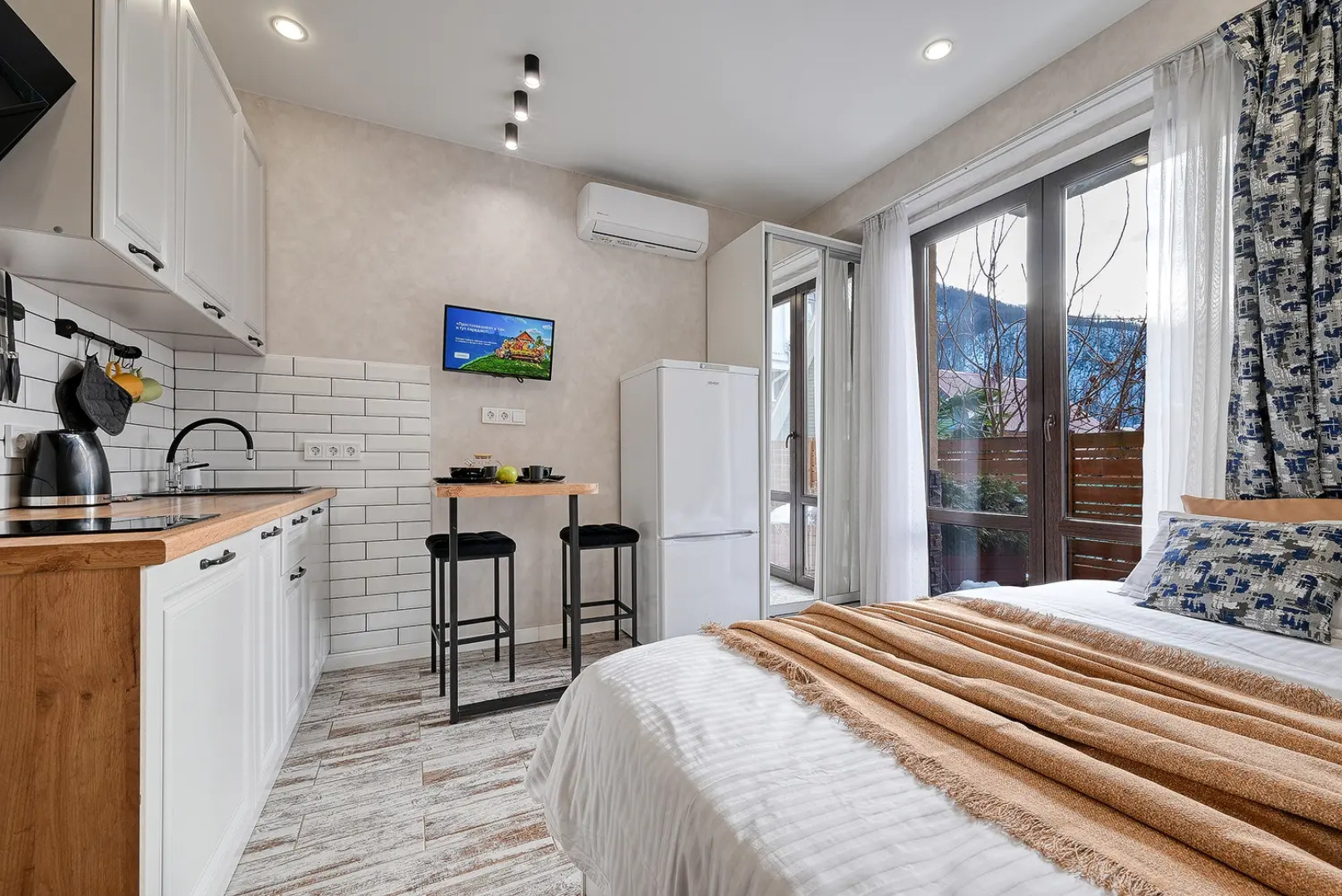 Квартира студия с террасой и видом на горы Я на море