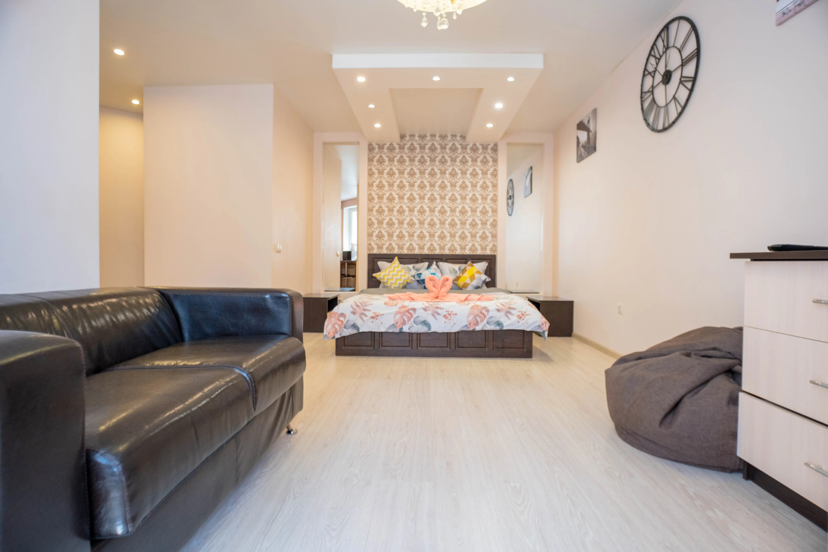 Апартаменты студия с светлым ремонтом в новом доме