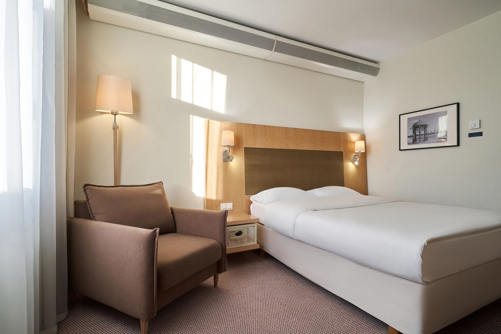 Отель Cosmos Ekaterinburg Hotel