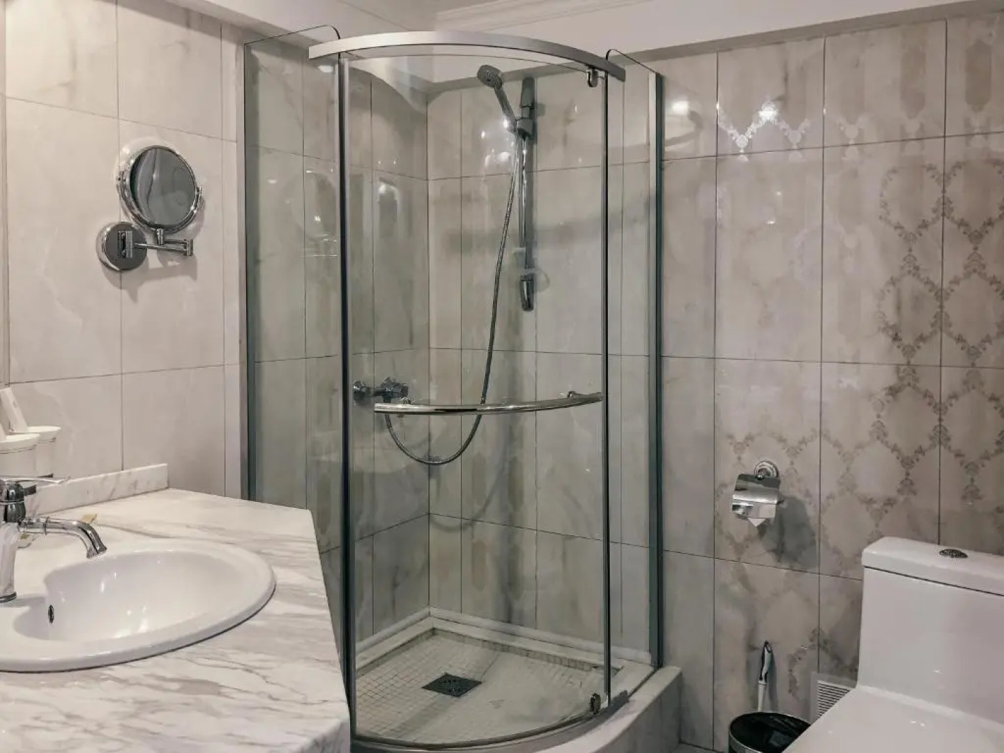 Отель Шайни Ривер