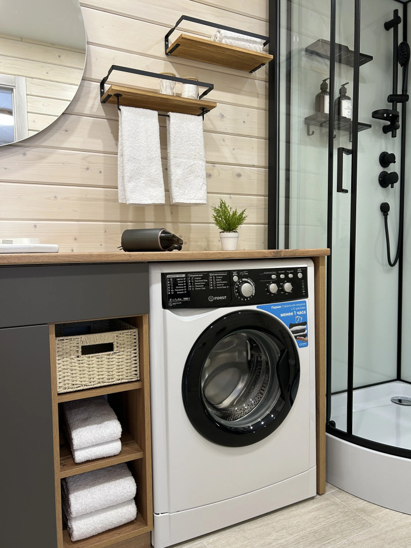 Частный дом на берегу реки