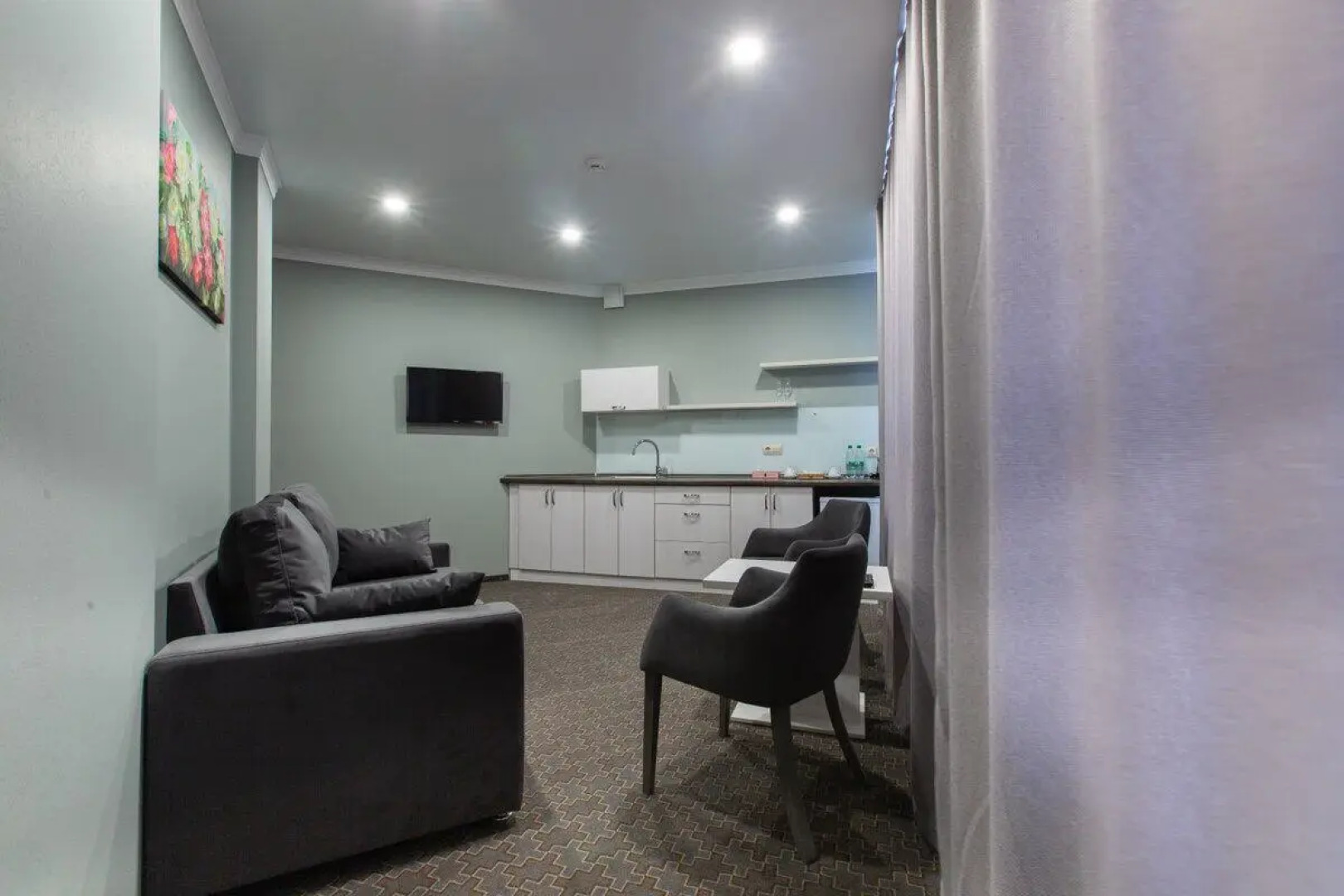 Отель Флора