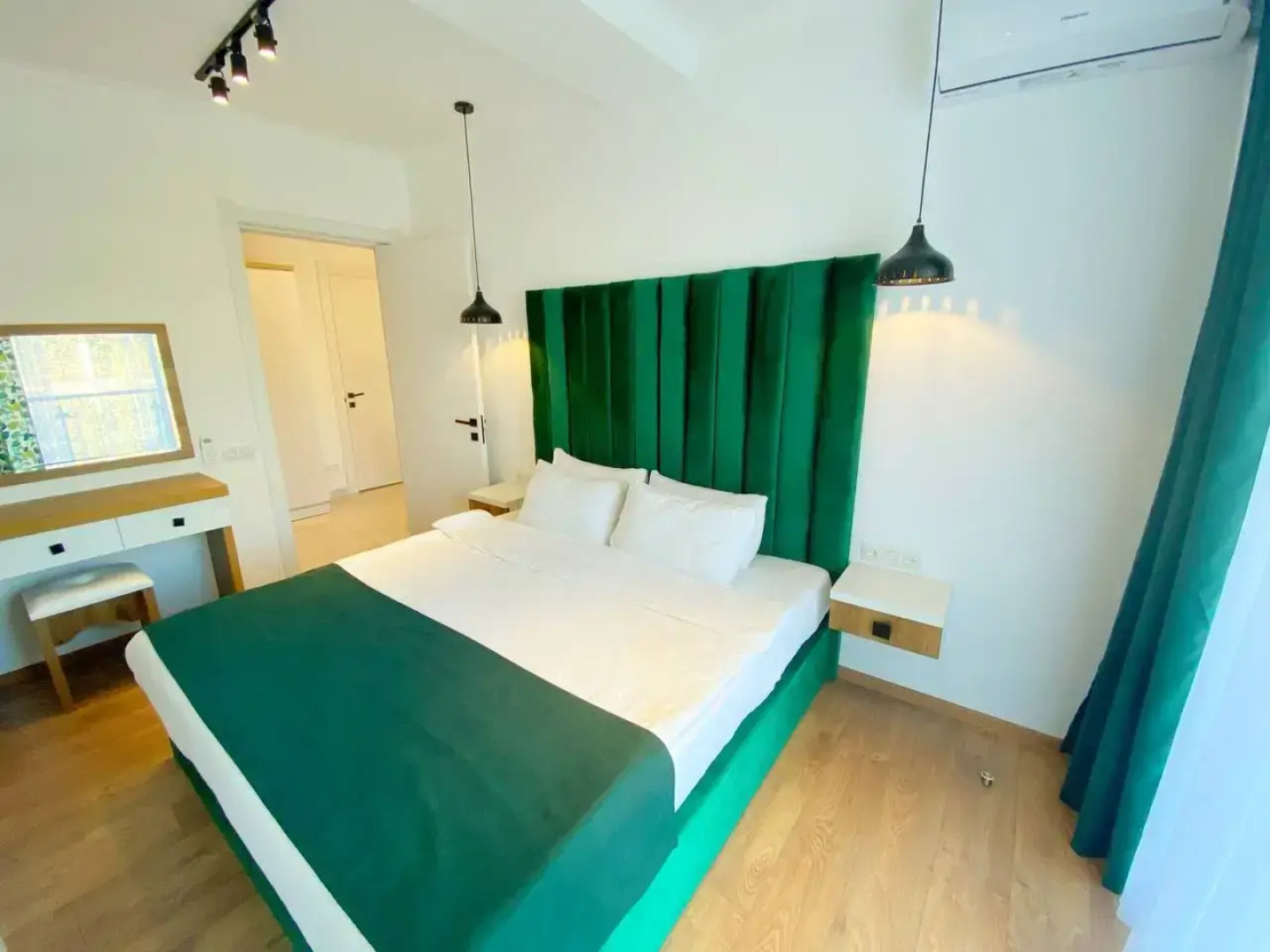 Апартаменты City Heart Luxury Apartment