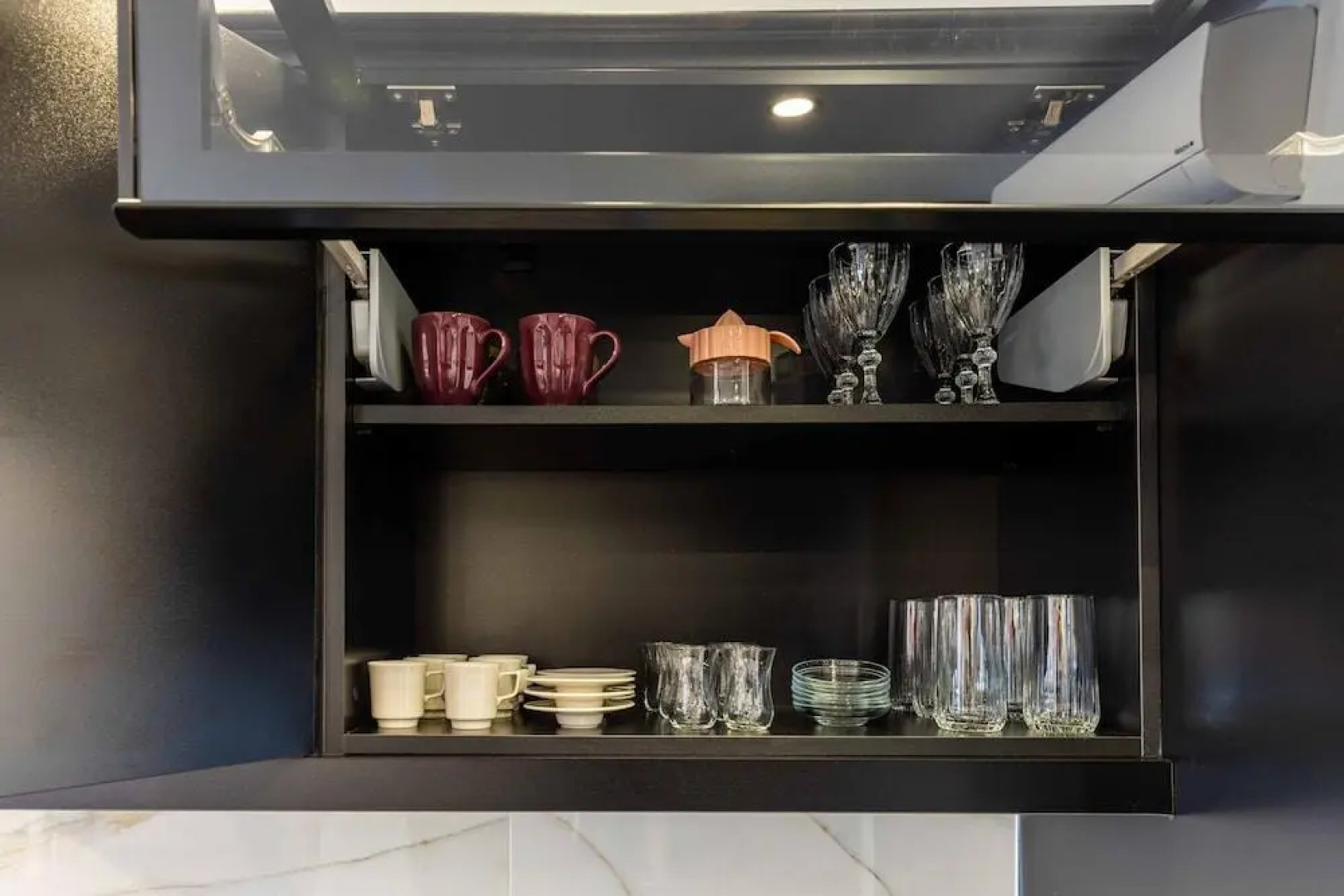 Отель BayMari Suites City Life