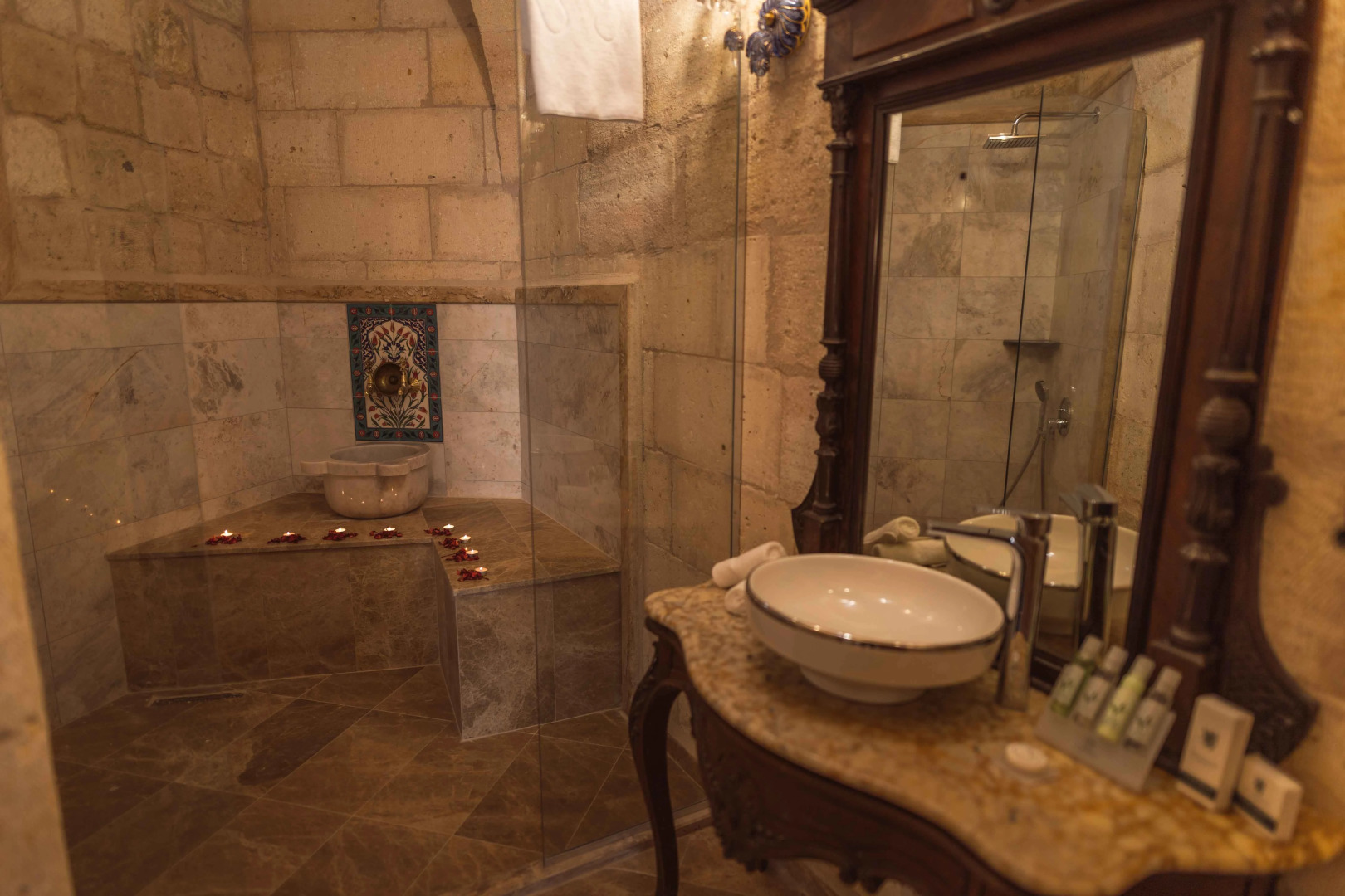 Отель Solo Cave Suites