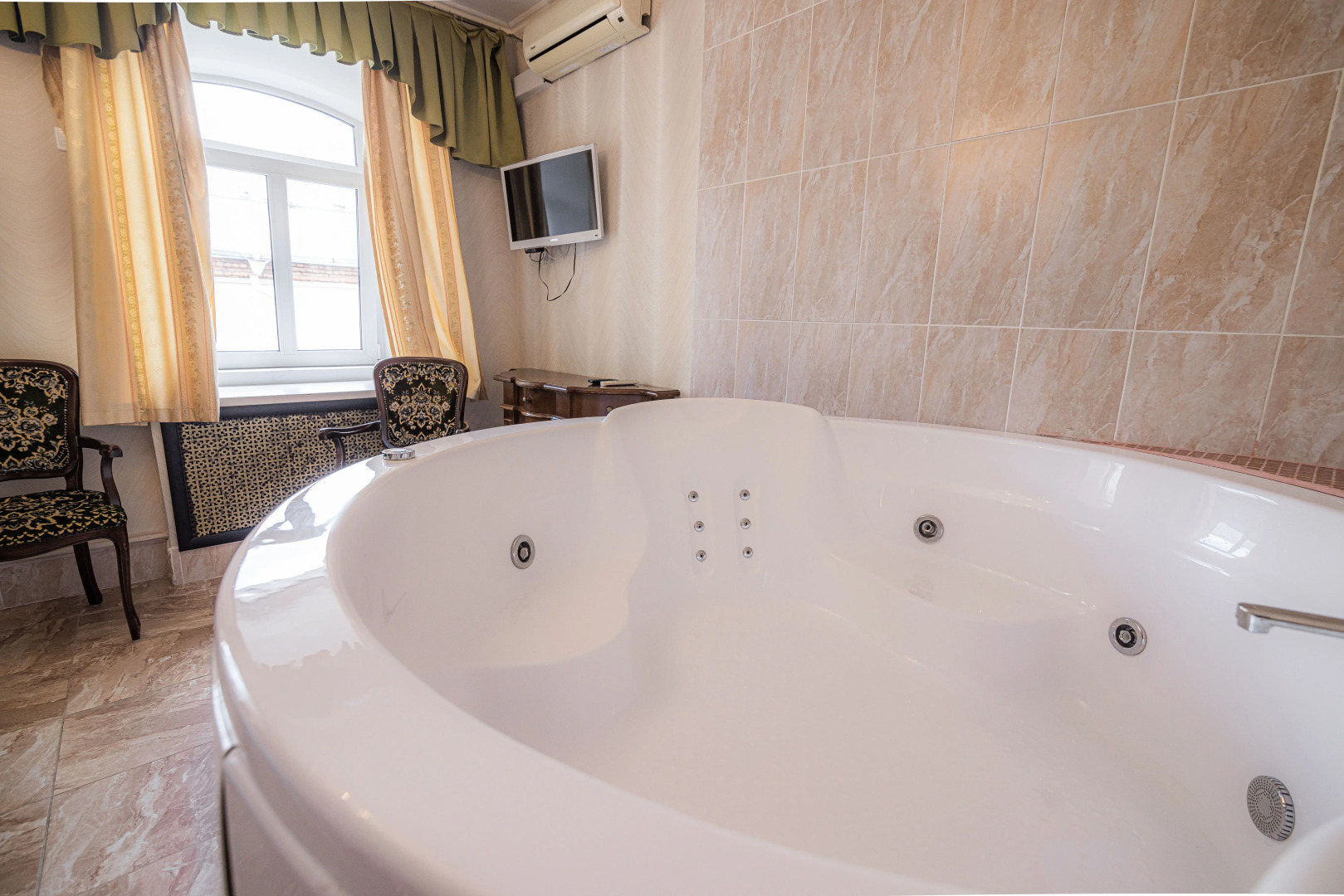 Отель Ист-Вест