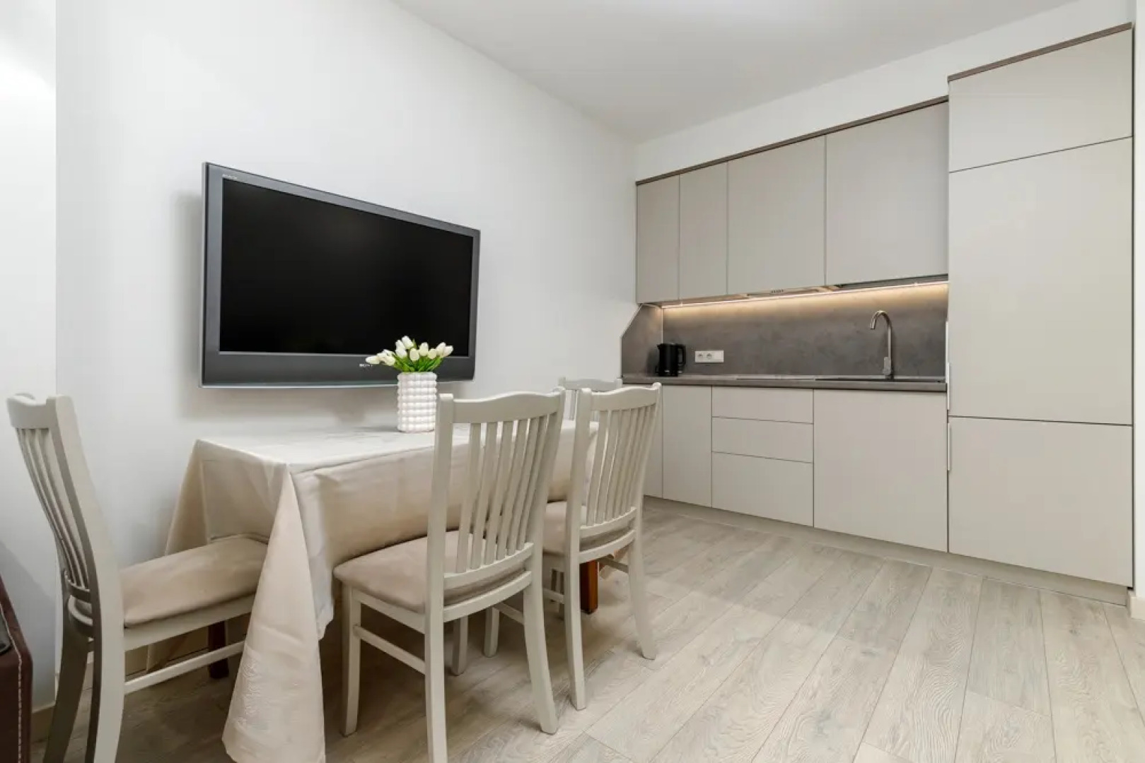 Апартаменты GeoApart Цветочная 30 4