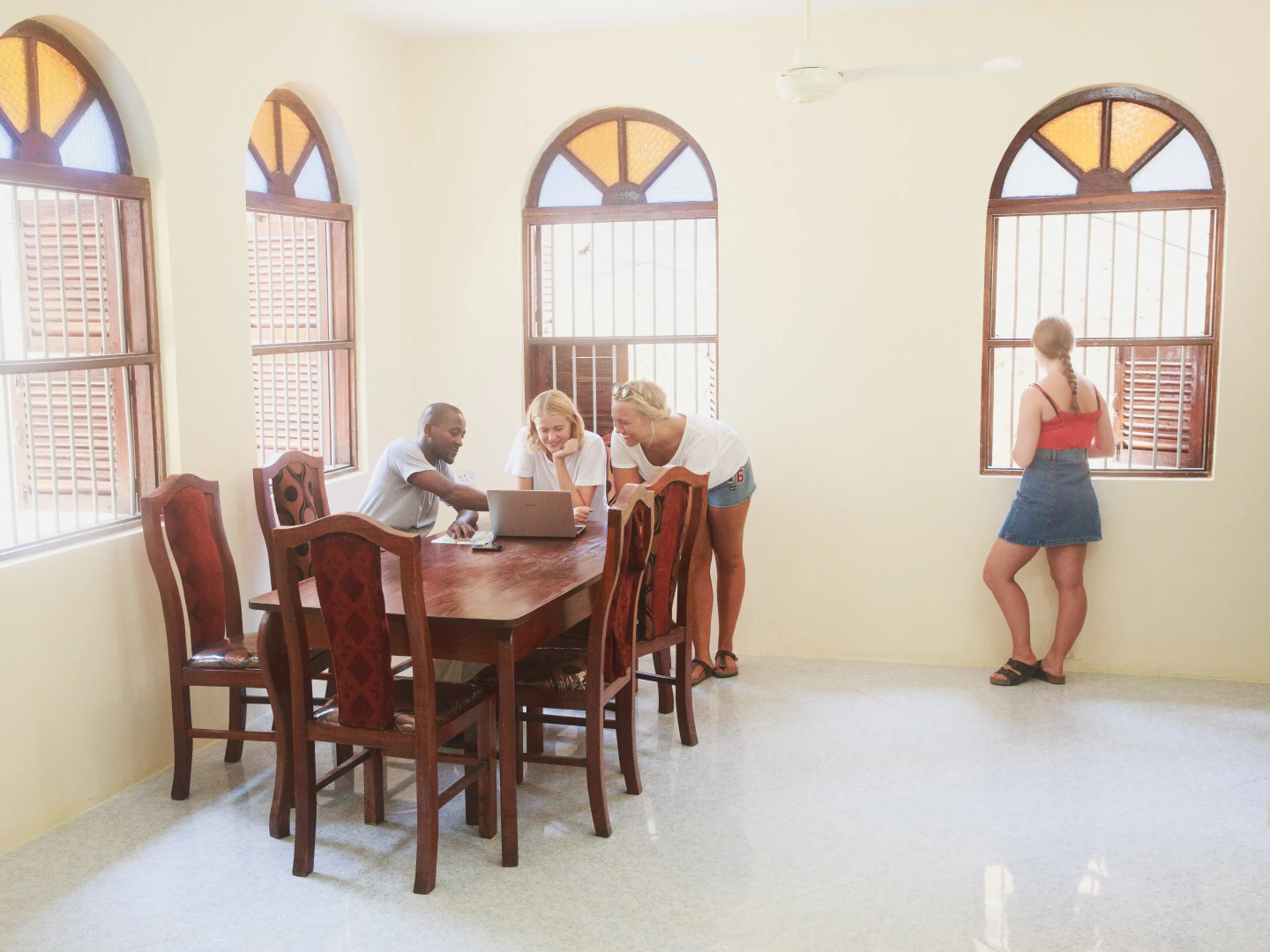 Хостел Ten To Ten Stone Town