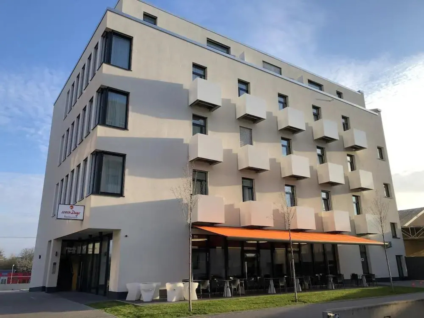 Отель SevenDays BoardingHouse