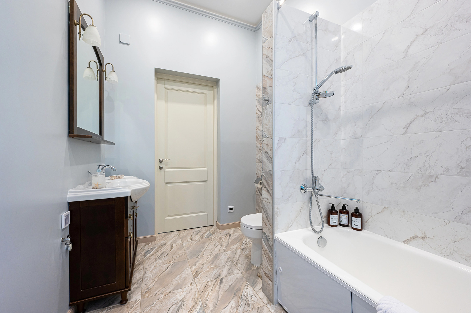 Трехкомантная квартира у летнего сада в Мозаичном дворе