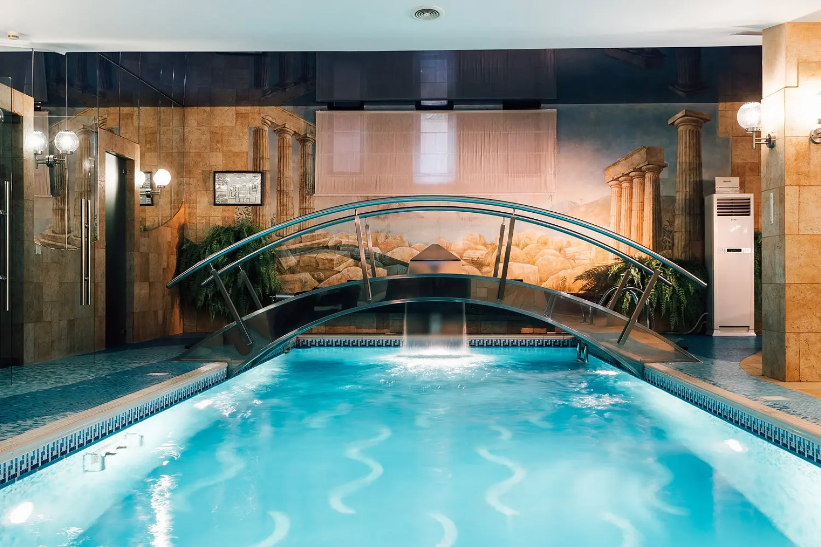 Отель Амбассадори