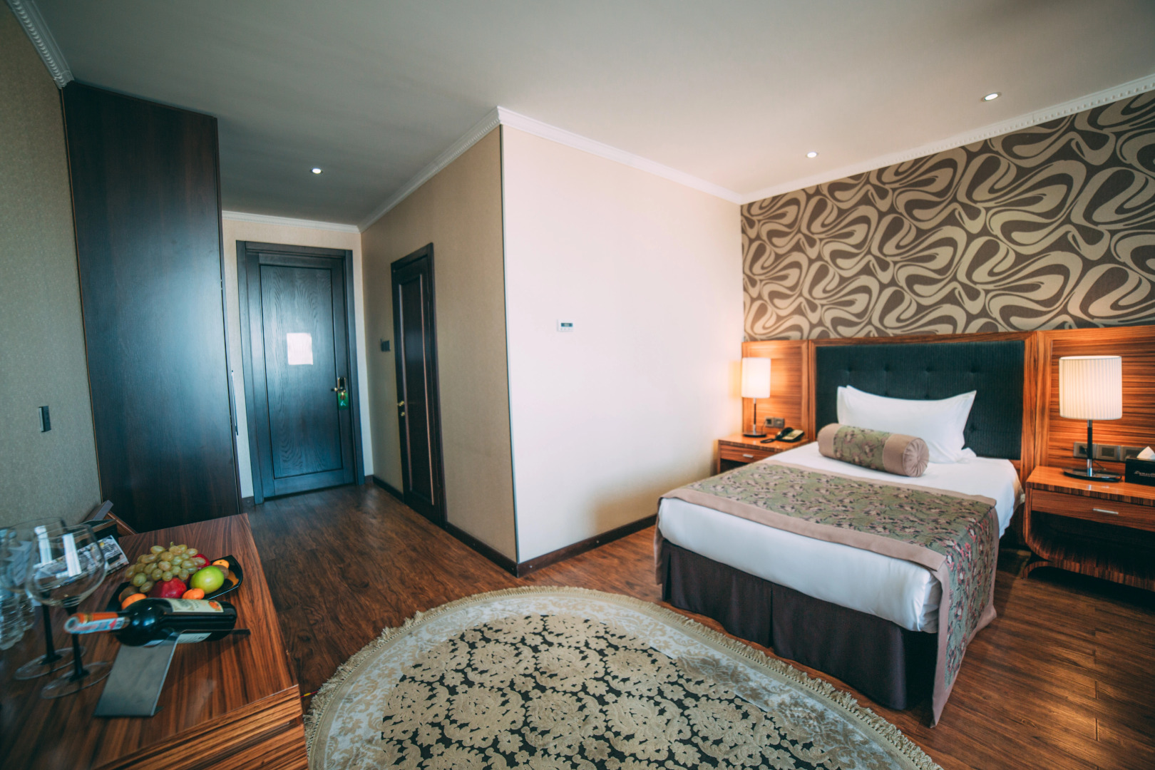 Отель Damas International