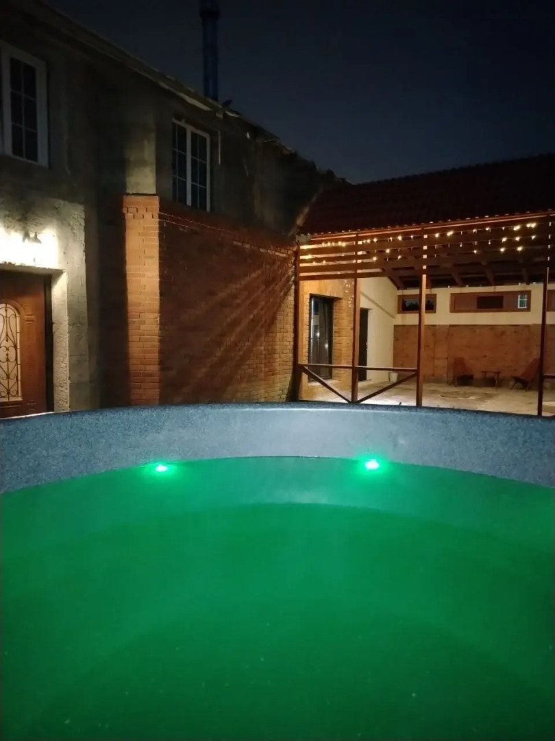 Частный дом Уютный с купелью, сауной и камином Лаундж с гамаком и лежаками