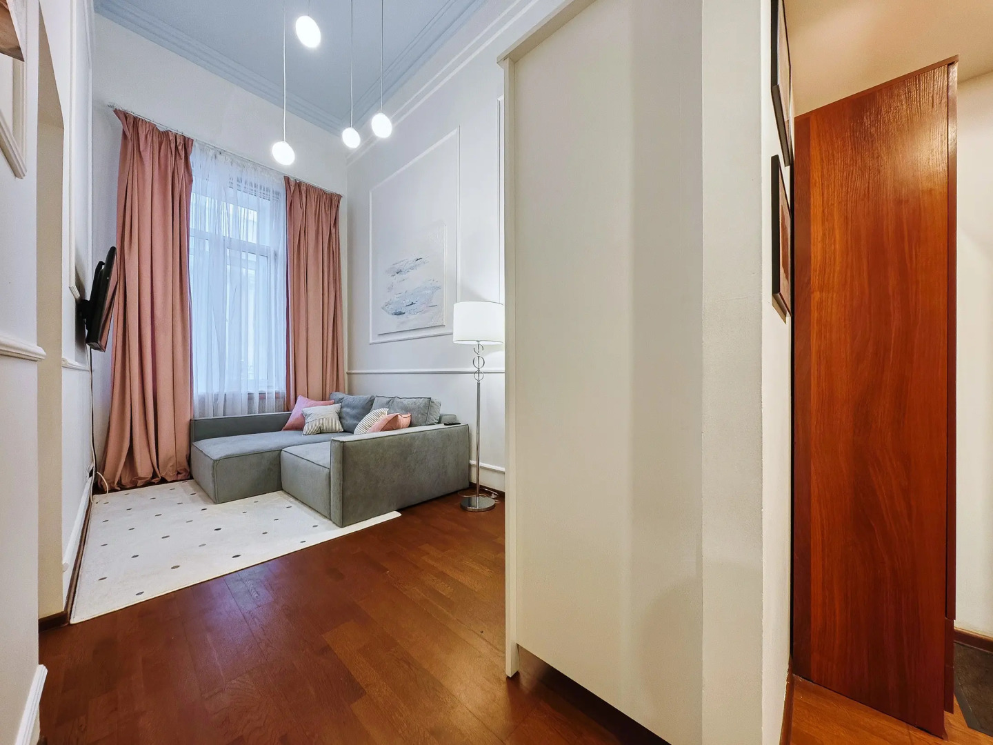 Апартаменты Невский 18 Николь и Мишель