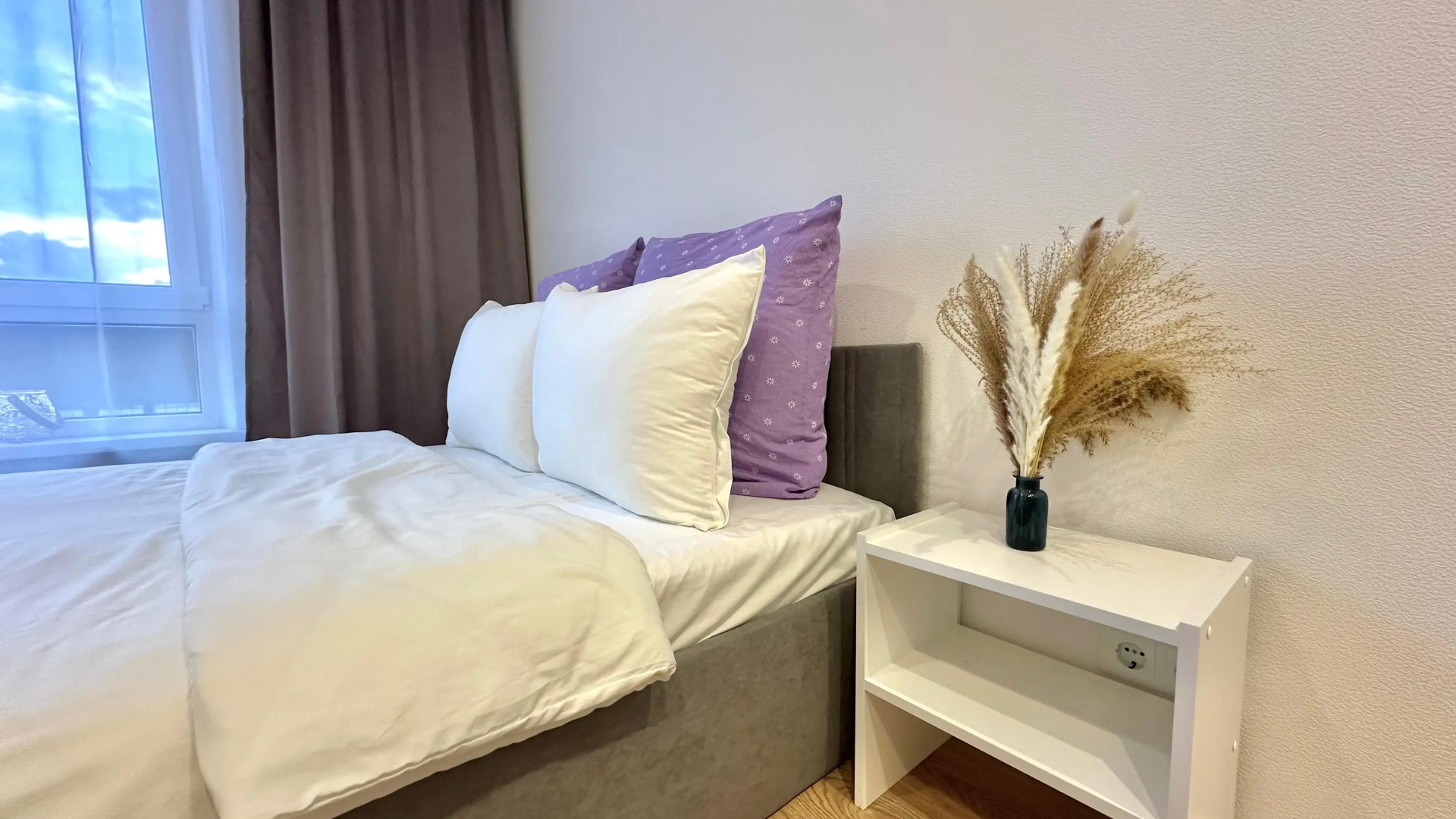 Апартаменты Истоман Студия вид на пруд