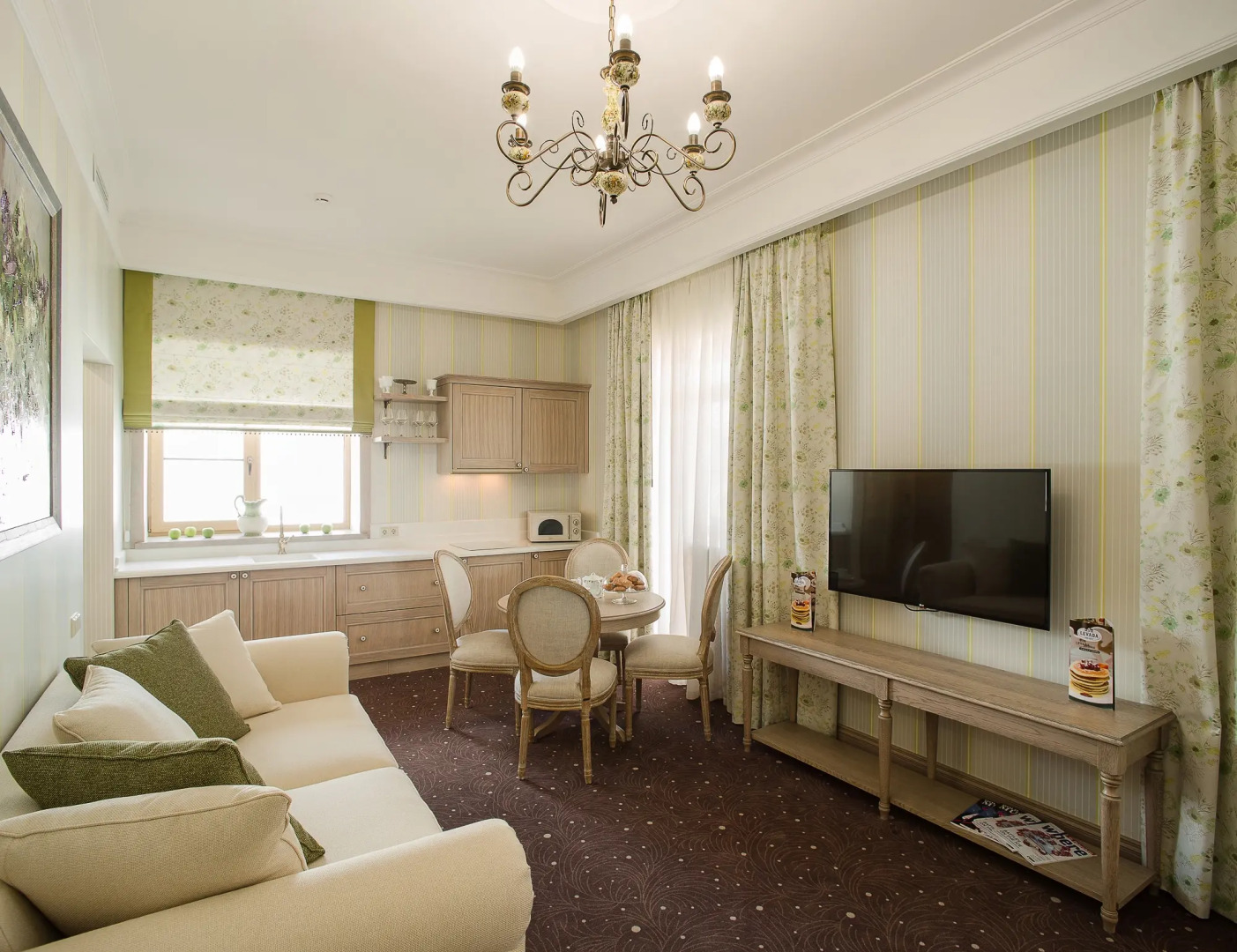 Отель Левада