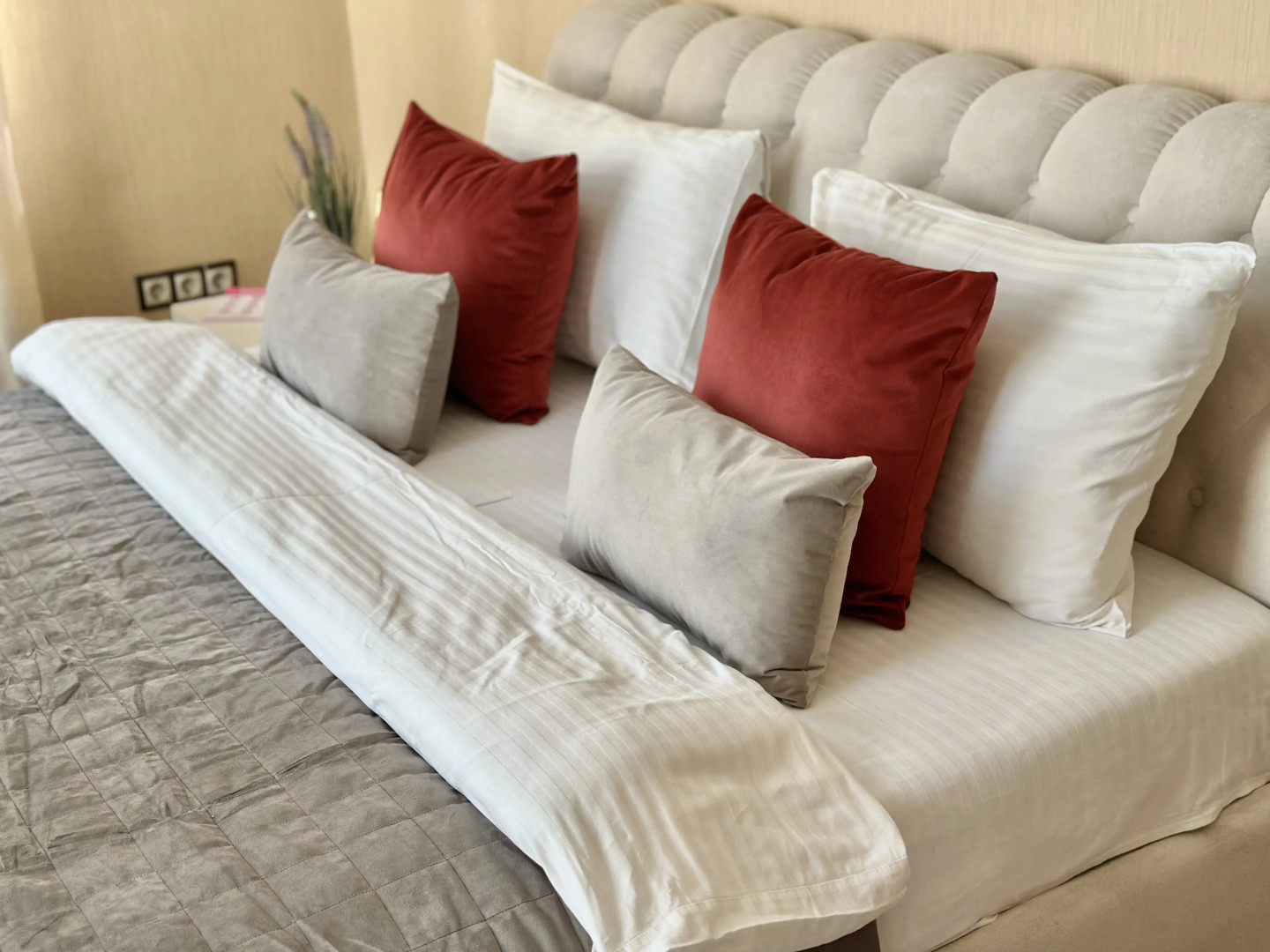 Апартаменты на Аллее Героев в Античном стиле