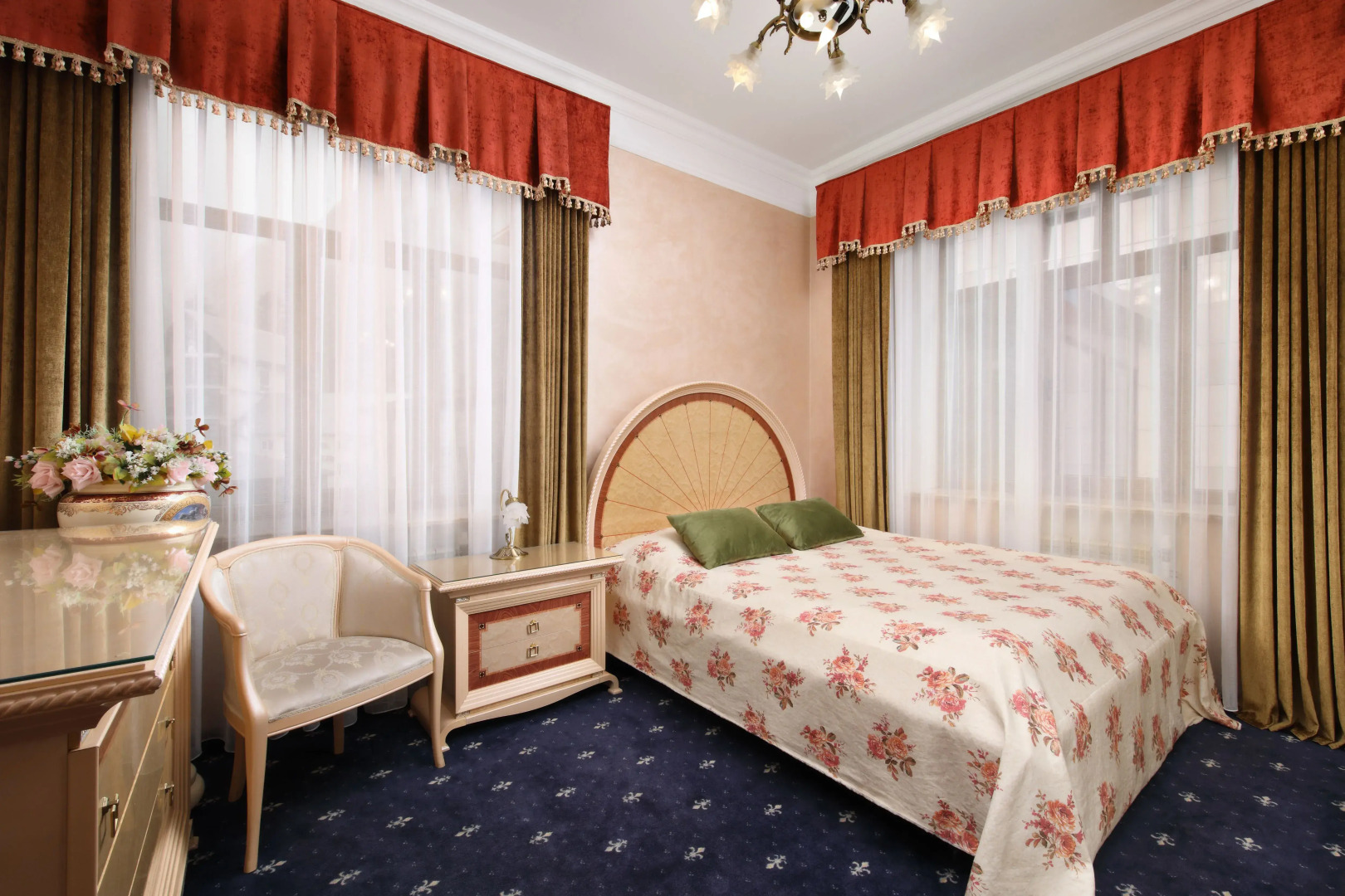 Домбай Пэлас