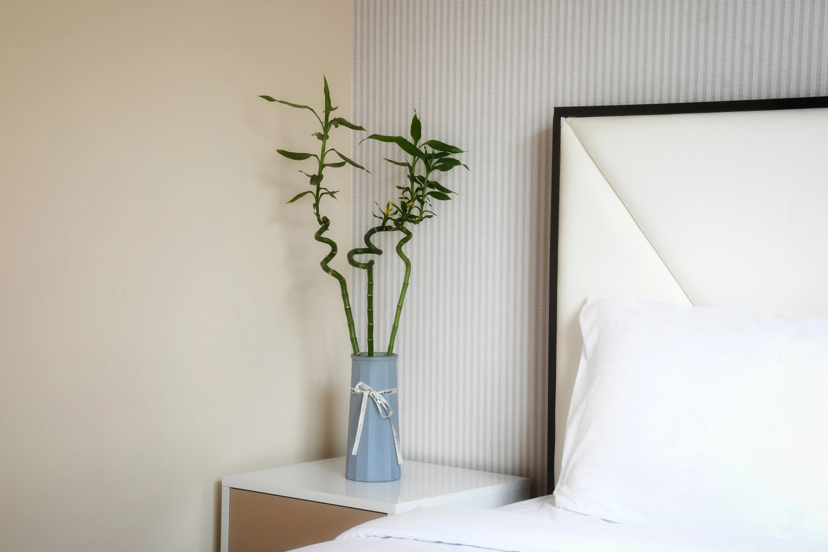 Апартаменты Stylish Gem Steps to Republic Square