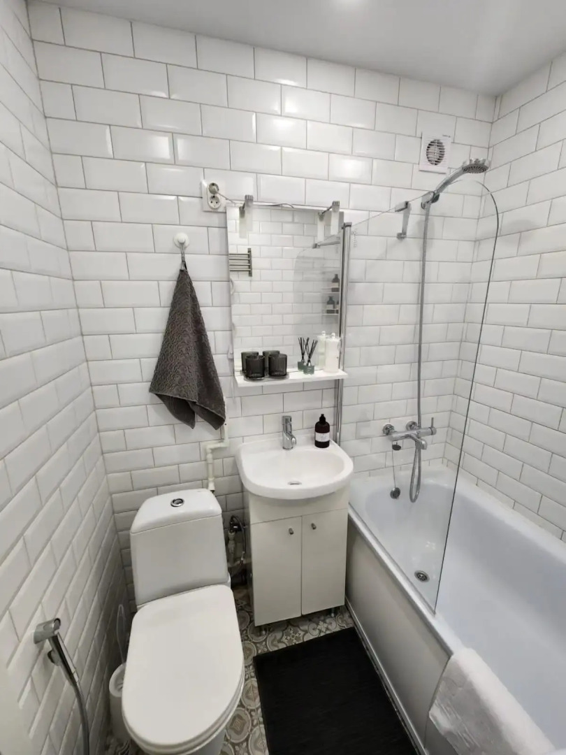 Квартира новая и светлая, рядом Кремль и парк Черное озеро