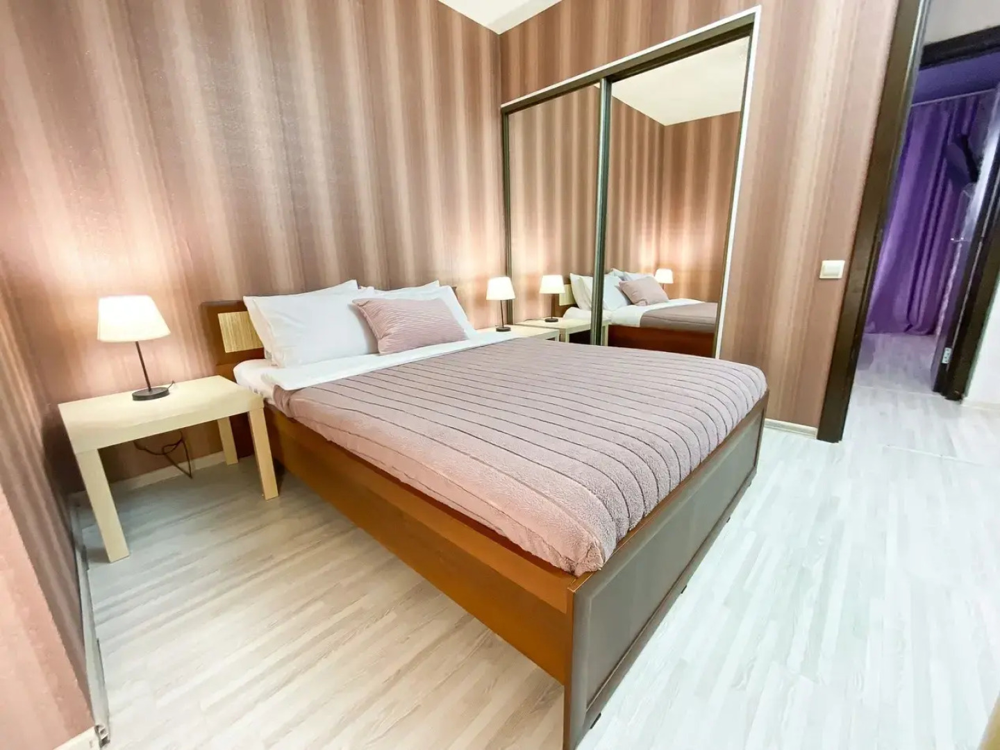 Апартаменты семейные с камином у ТЦ Аквамолл