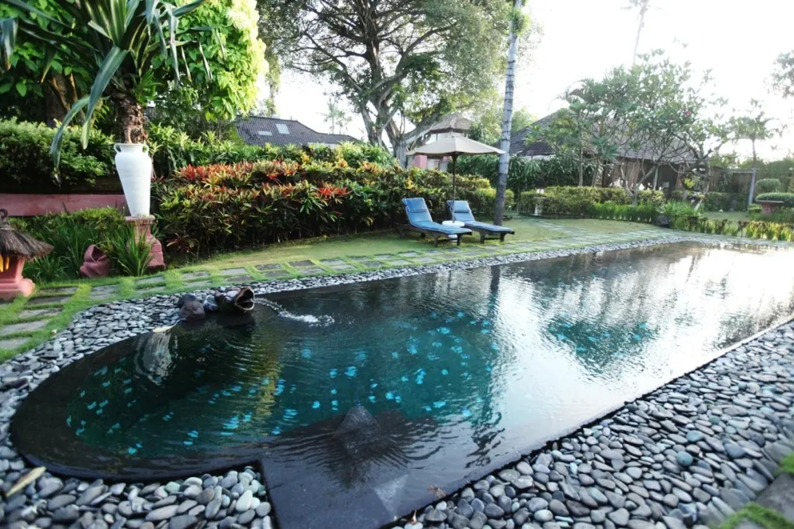 Отель La Taverna Suites