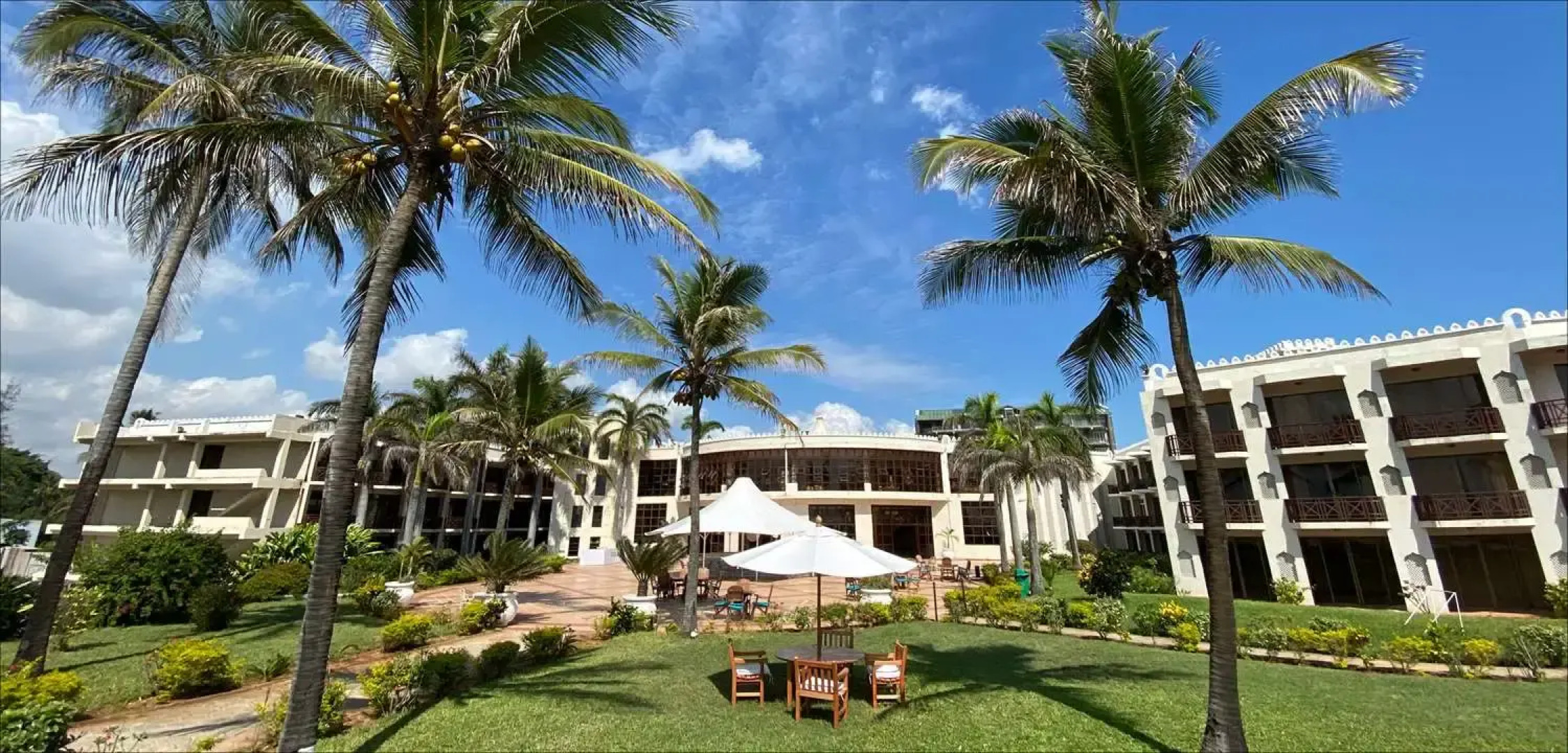 Отель Golden Tulip Dar Es Salaam